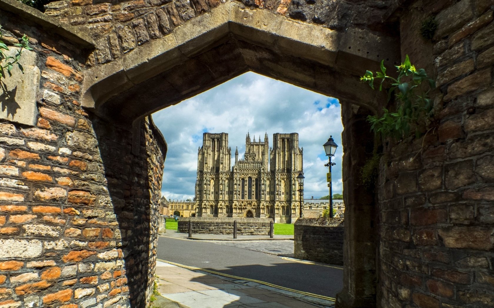 Обои собор, англия, готика, архитектура, здание, wells cathedral, уэлский собор, уэллс, сомерсет, cathedral, england, gothic, architecture, the building разрешение 1920x1200 Загрузить