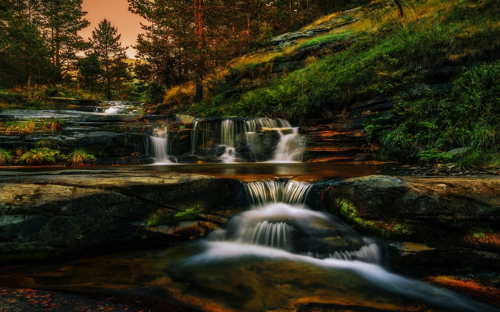 Обои камни, лес, склон, водопад, stones, forest, slope, waterfall разрешение 3840x2160 Загрузить