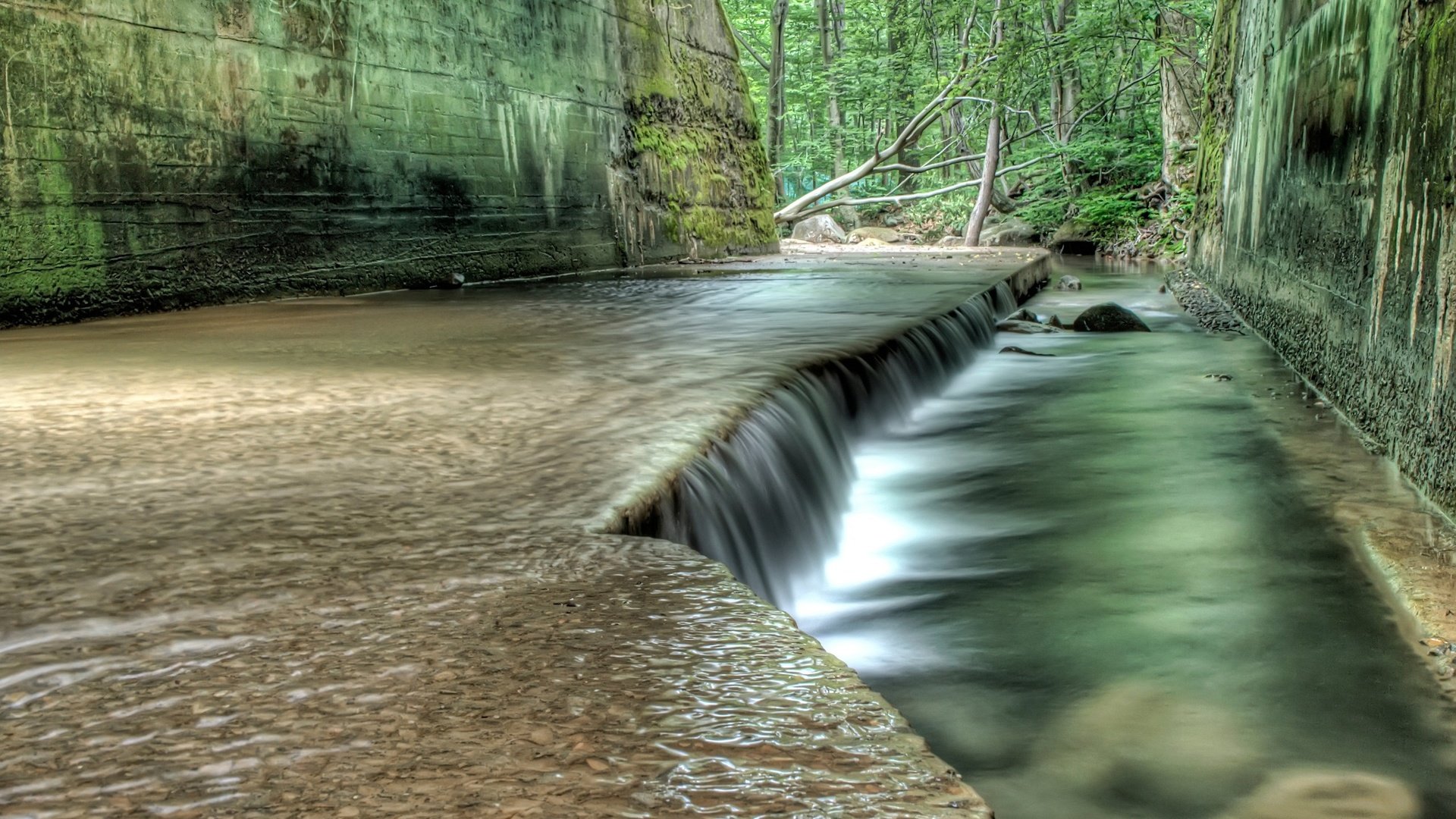 Обои вода, зелёный, стены, water, green, wall разрешение 2560x1600 Загрузить