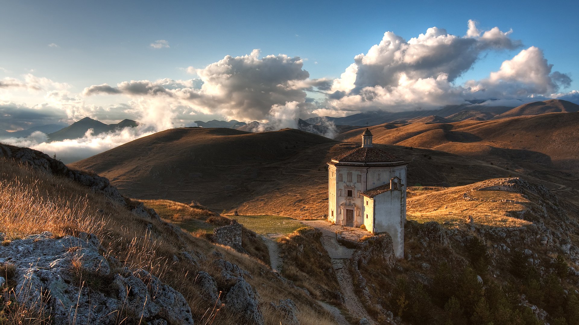 Обои небо, облака, горы, холмы, природа, камни, кусты, церковь, the sky, clouds, mountains, hills, nature, stones, the bushes, church разрешение 2560x1600 Загрузить