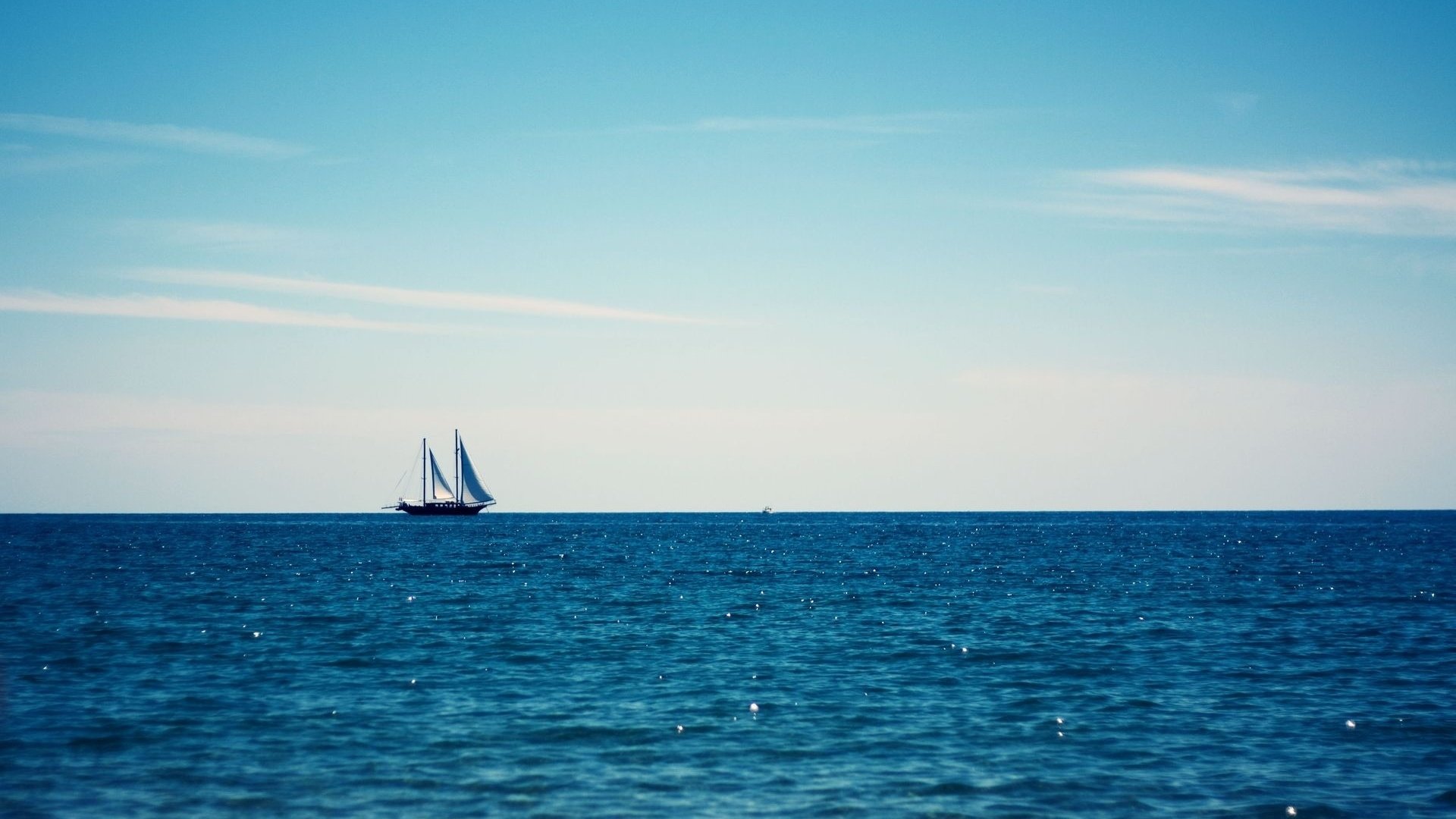 Обои небо, море, горизонт, лето, яхта, голубое, the sky, sea, horizon, summer, yacht, blue разрешение 1920x1200 Загрузить