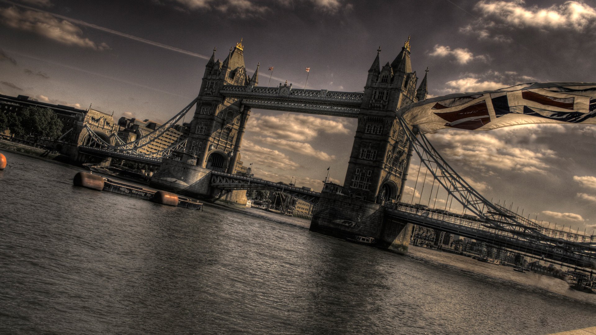 Обои мост, лондон, темза, флаг, bridge, london, thames, flag разрешение 2500x1645 Загрузить