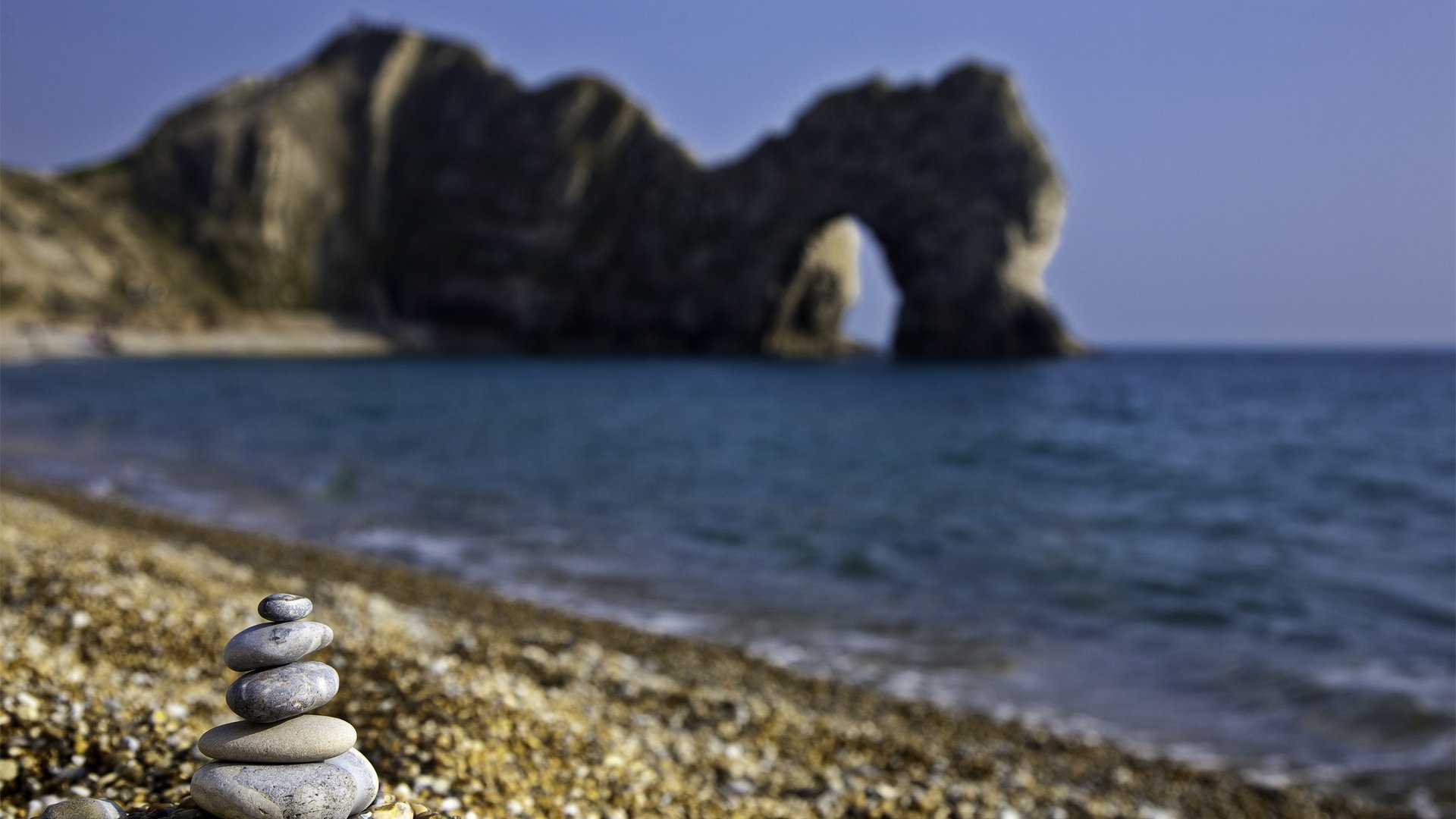 Обои камни, галька, море, пляж, англия, грот, stones, pebbles, sea, beach, england, the grotto разрешение 2560x1600 Загрузить