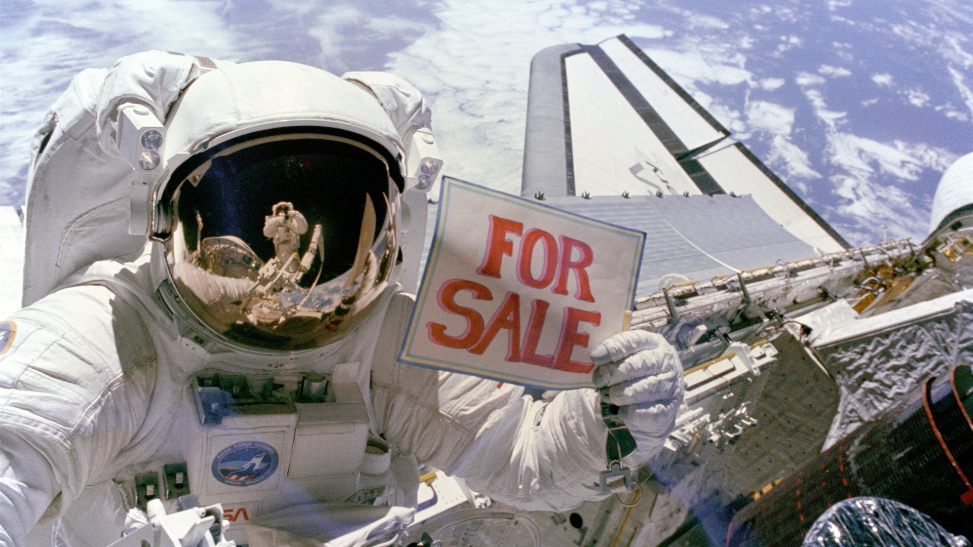 Обои земля, космонавт, продаёт, earth, astronaut, sells разрешение 3000x1985 Загрузить