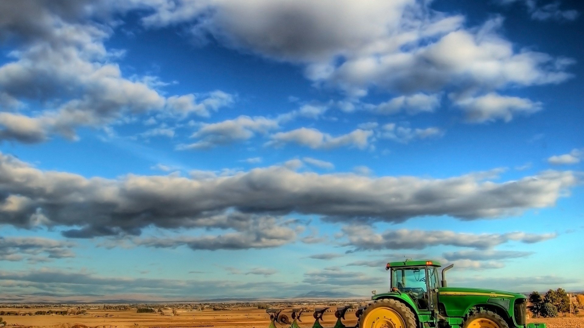 Обои облака, поле, трактор, clouds, field, tractor разрешение 1920x1440 Загрузить