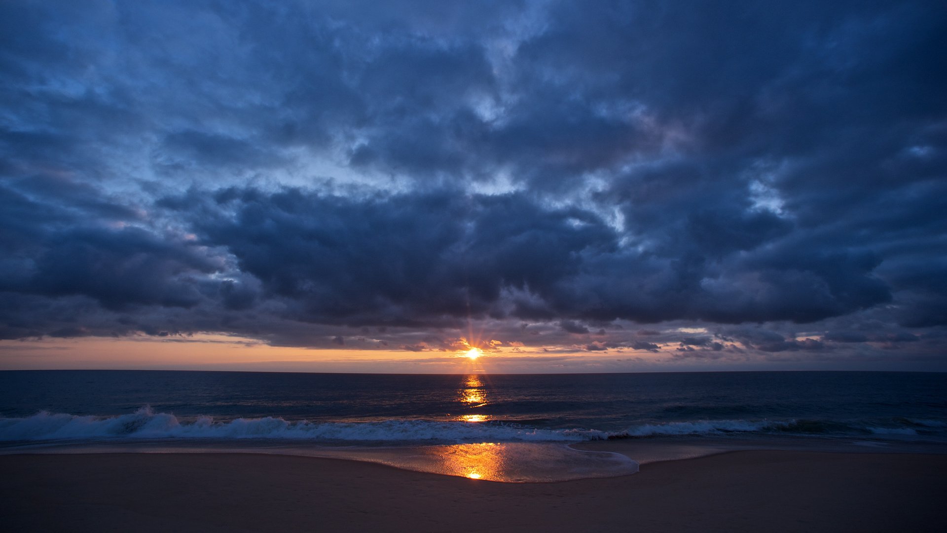 Обои небо, облака, берег, закат, море, пляж, романтика, the sky, clouds, shore, sunset, sea, beach, romance разрешение 2560x1600 Загрузить