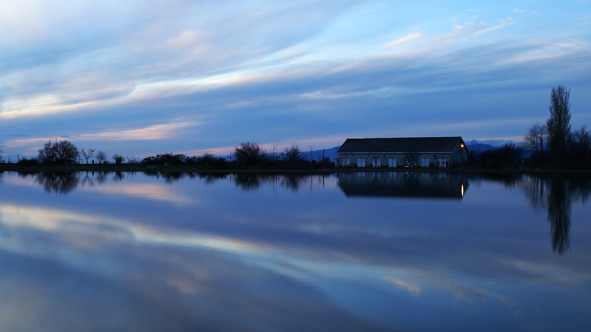 Обои вечер, озеро, отражение, здание, the evening, lake, reflection, the building разрешение 1920x1200 Загрузить