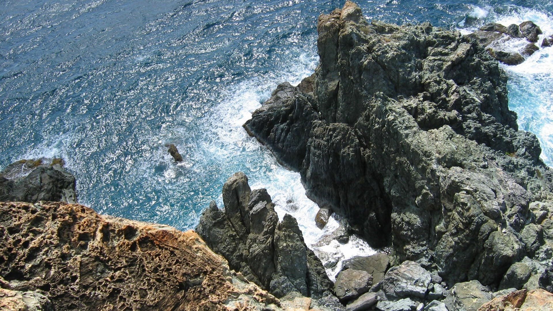 Обои скалы, море, обрыв, rocks, sea, open разрешение 1920x1200 Загрузить