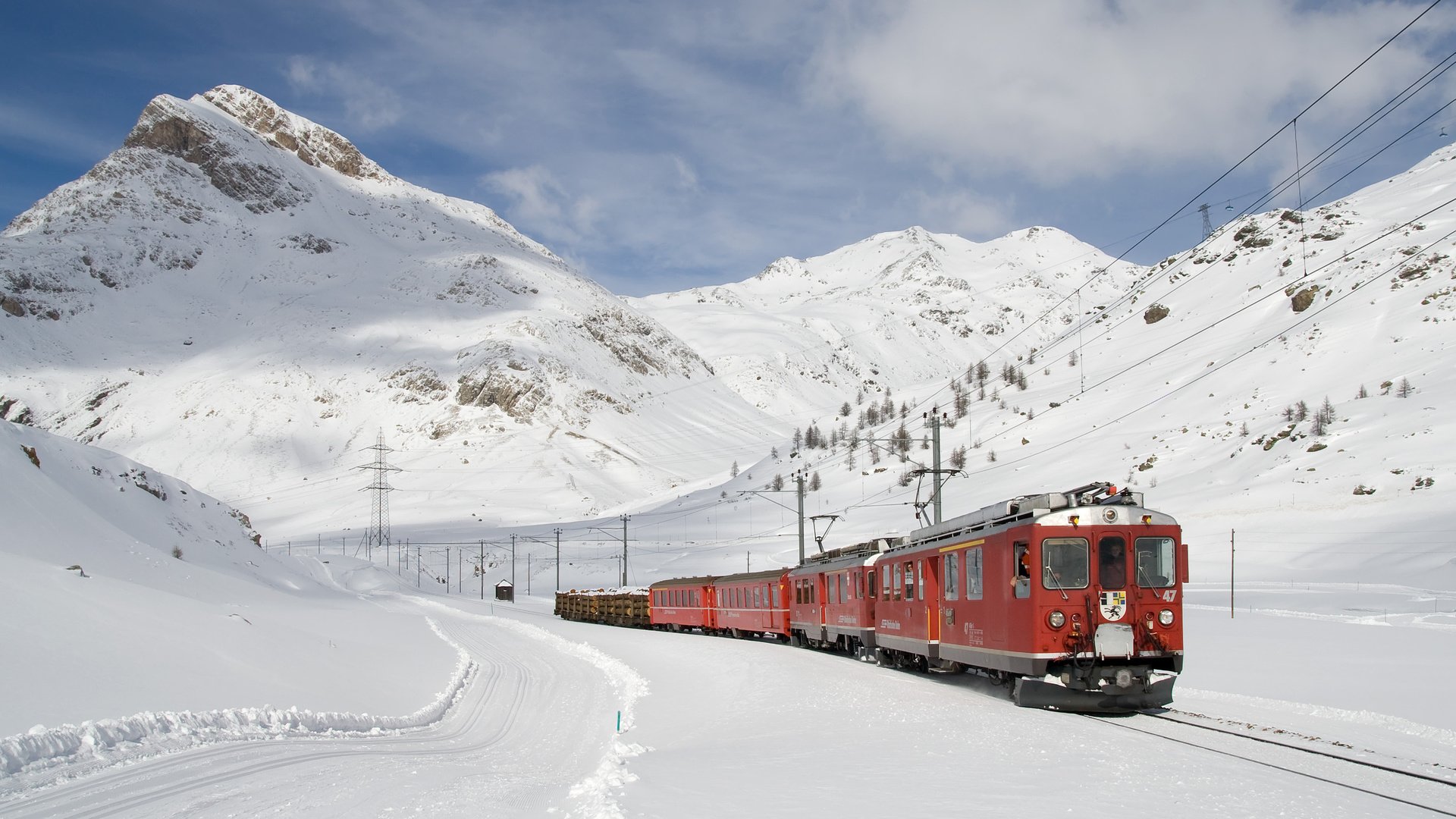 Обои горы, снег, красный, поезд, mountains, snow, red, train разрешение 3144x1936 Загрузить