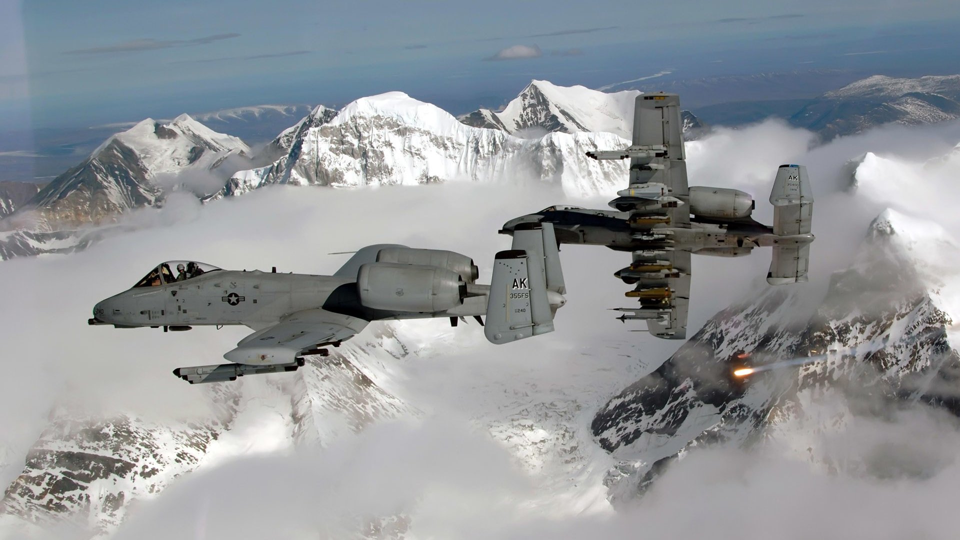 Военный самолет Fairchild Republic A-10 Thunderbolt USAF США ВВС бесплатно