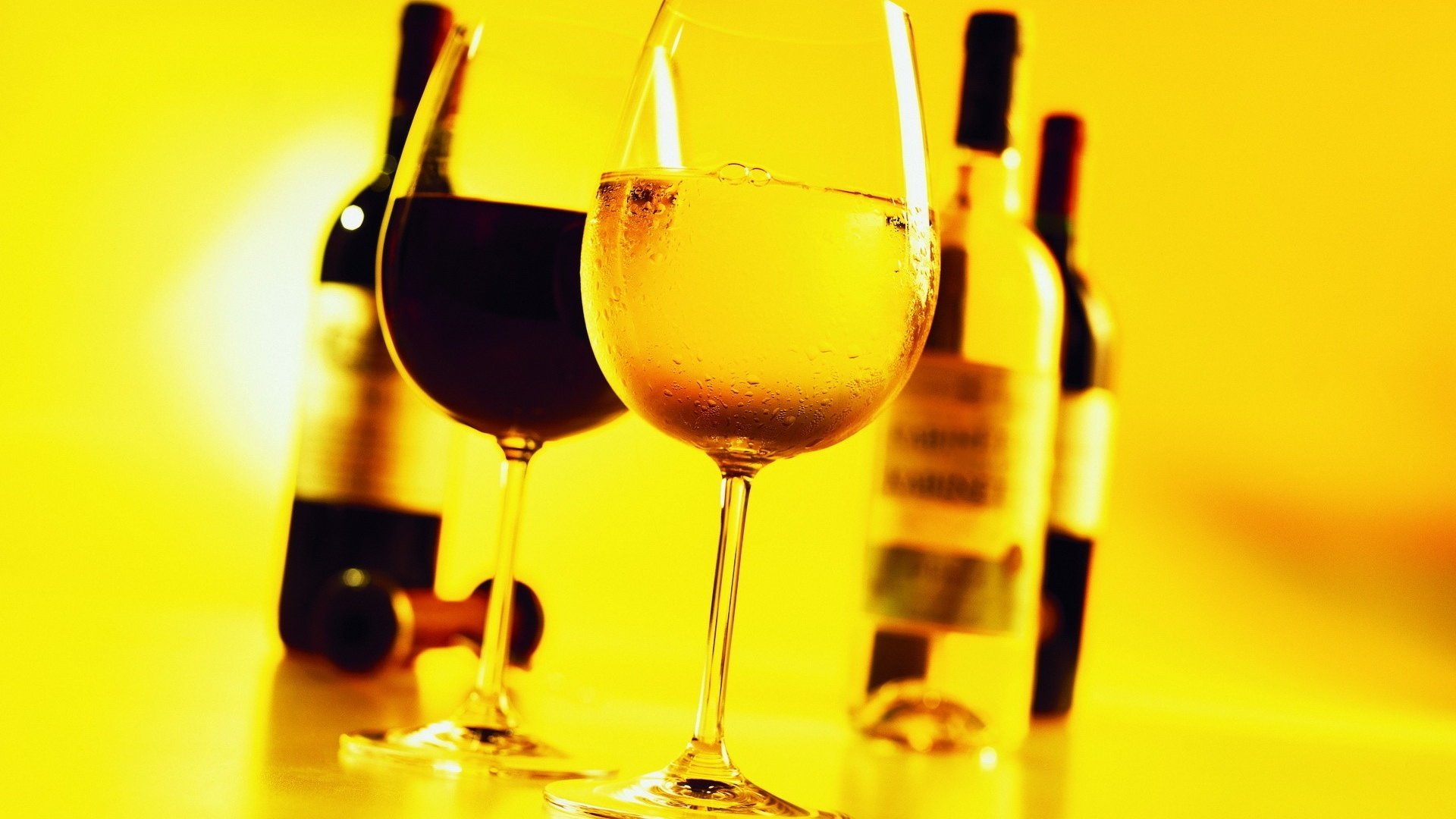Обои вино, бокалы, бутылки, алкоголь, белое и красное вино, wine, glasses, bottle, alcohol, white and red wine разрешение 1920x1200 Загрузить