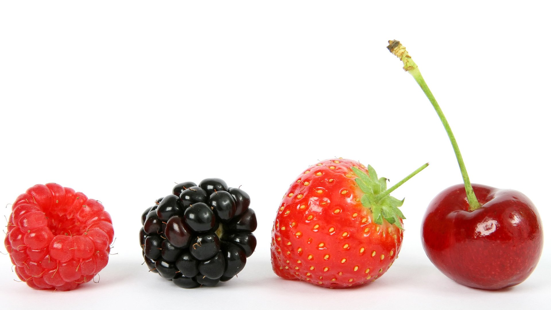 Обои малина, ягода, клубника, белый фон, вишня, ежевика, raspberry, berry, strawberry, white background, cherry, blackberry разрешение 1920x1329 Загрузить