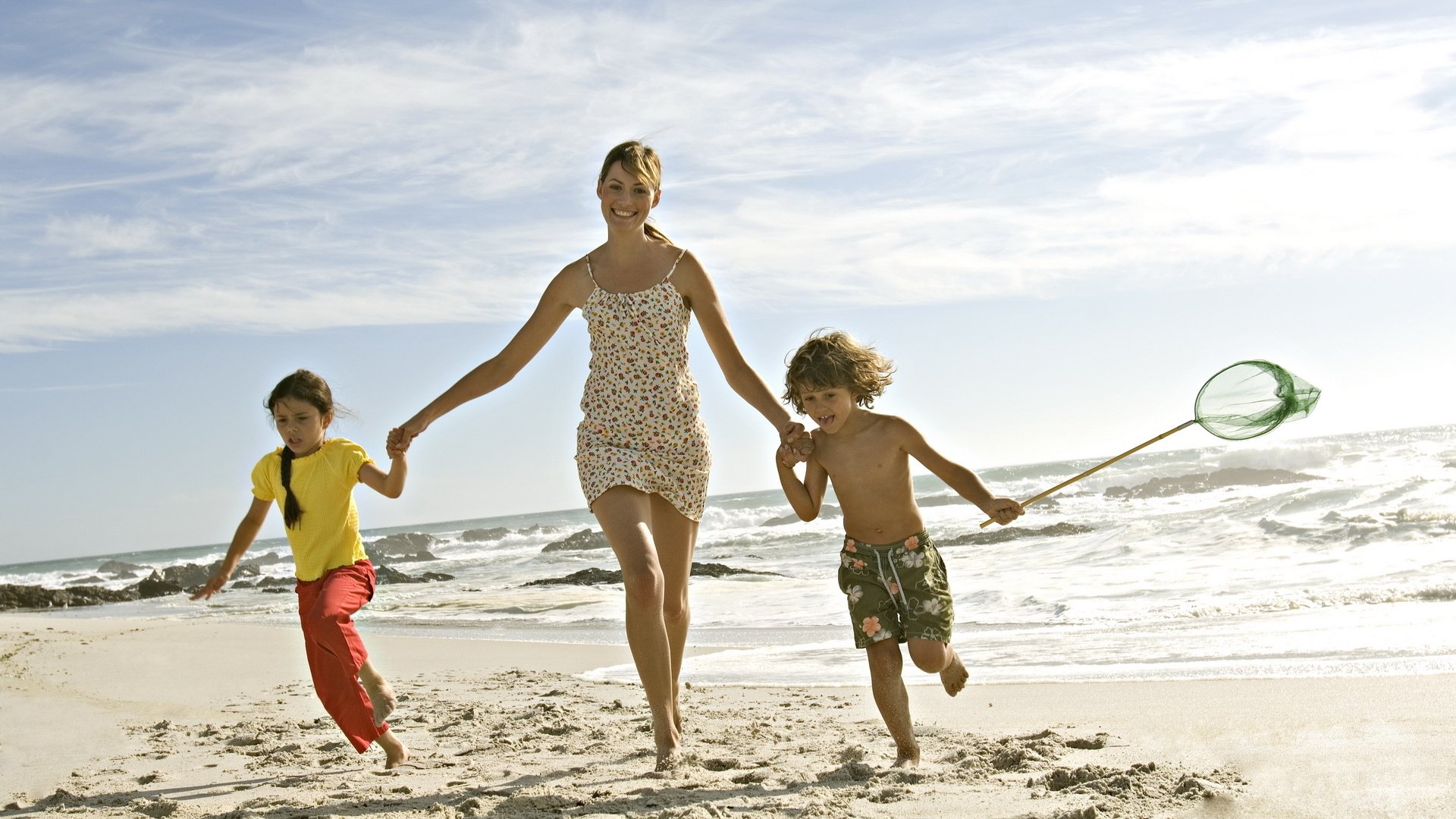 Обои пляж, дети, радость, семья, мама, beach, children, joy, family, mom разрешение 1920x1200 Загрузить