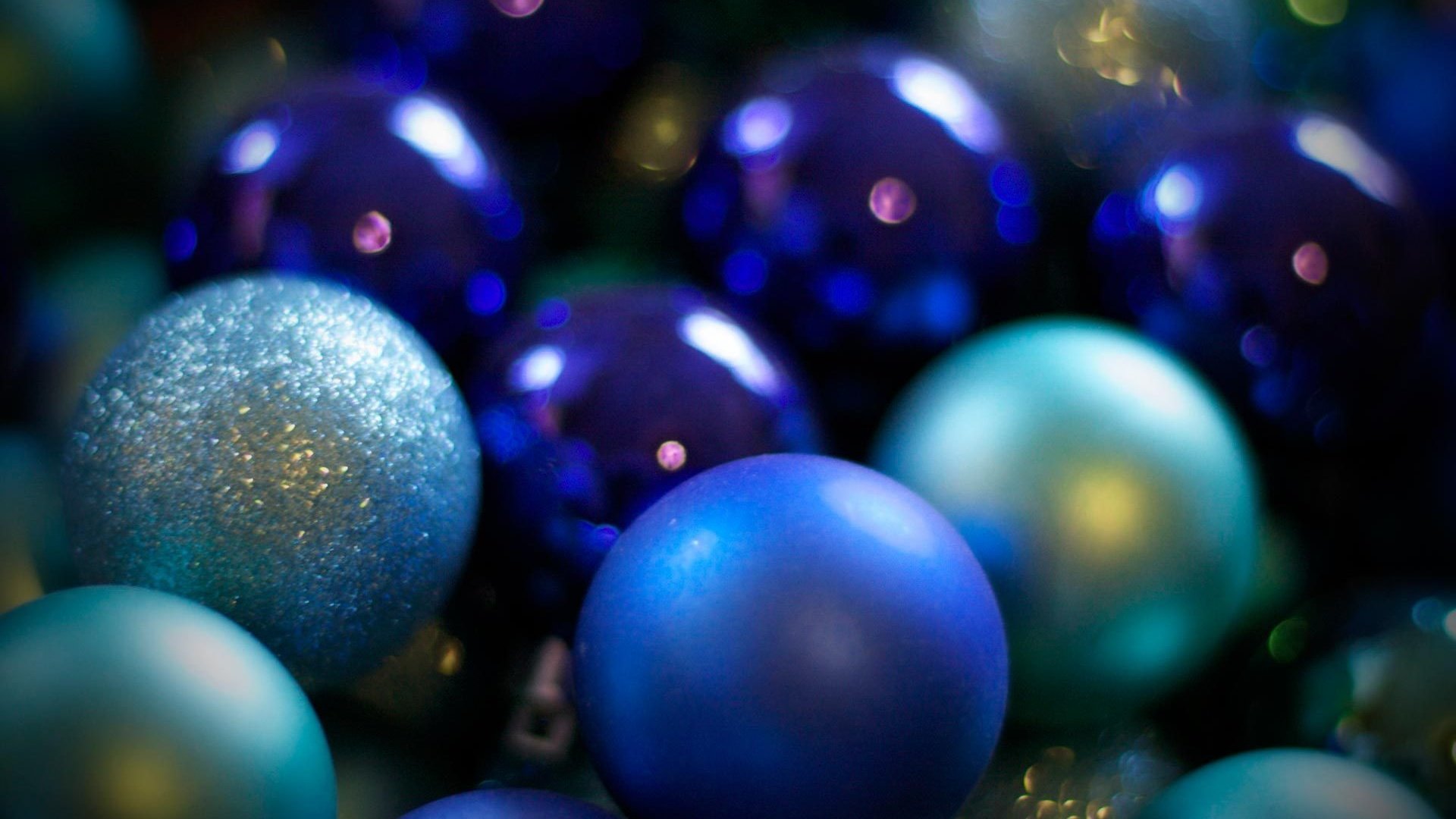 Обои новый год, зима, синий, голубой, блеск, елочные шары, new year, winter, blue, shine, christmas balls разрешение 1920x1200 Загрузить