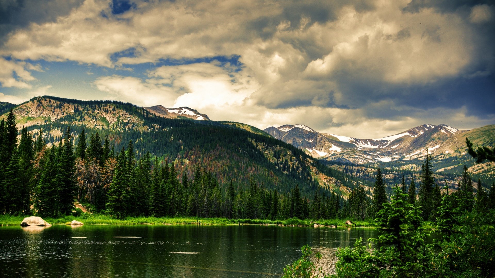 Обои небо, облака, деревья, озеро, горы, природа, the sky, clouds, trees, lake, mountains, nature разрешение 2560x1600 Загрузить