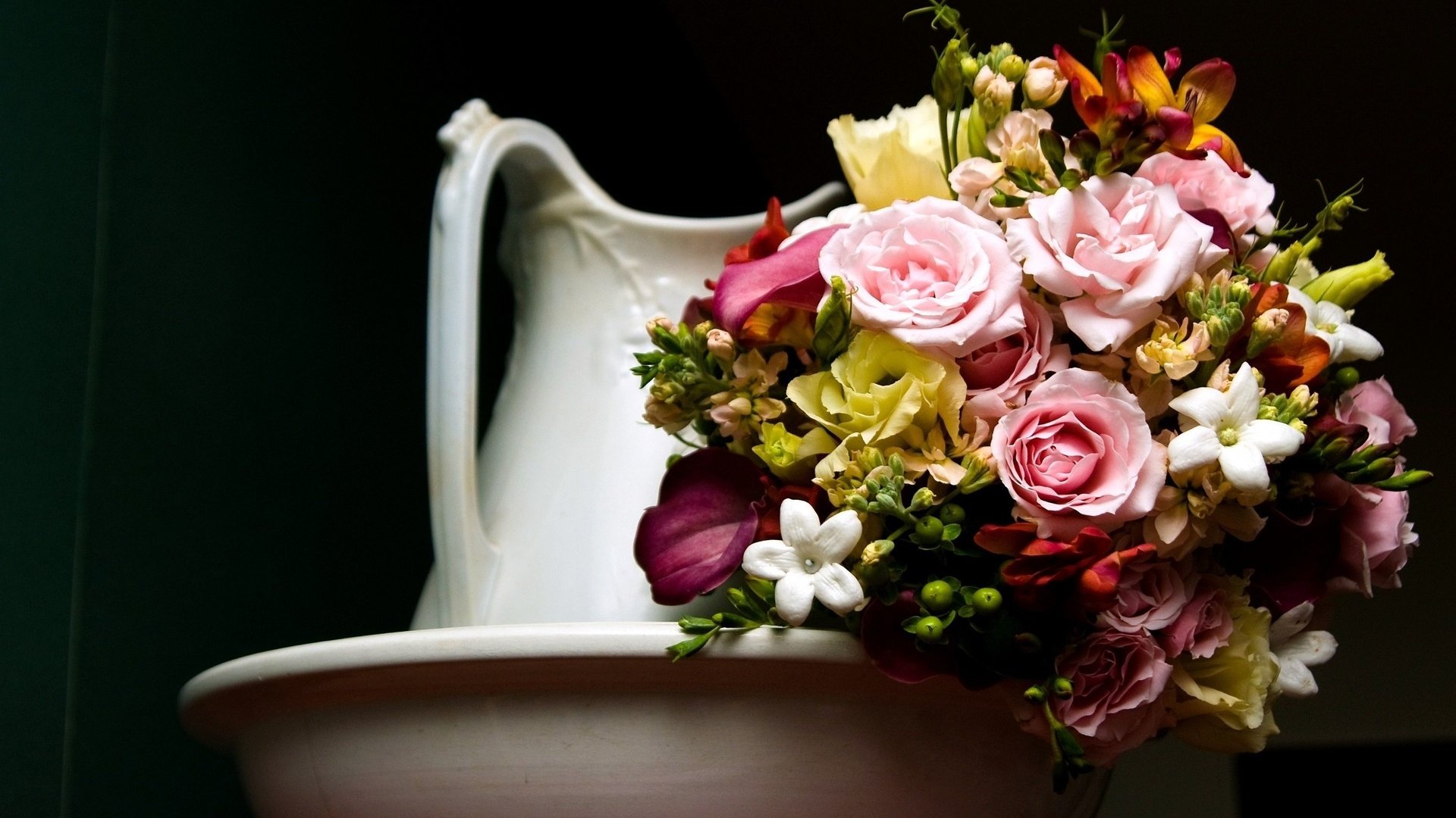 Обои темный фон, букет, кувшин, the dark background, bouquet, pitcher разрешение 3000x1951 Загрузить