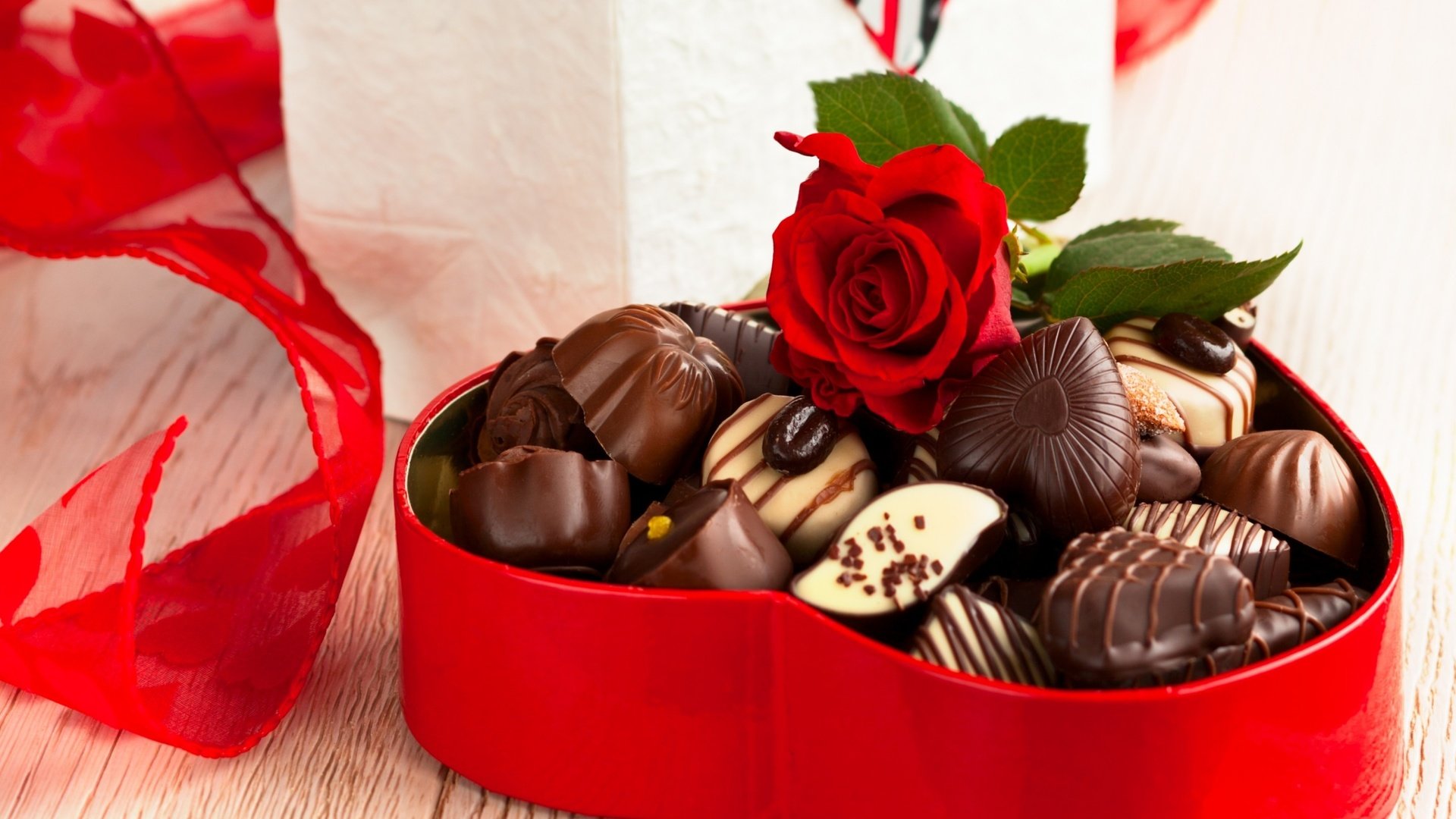 Обои роза, конфеты, сердце, любовь, романтика, подарок, шоколад, день святого валентина, rose, candy, heart, love, romance, gift, chocolate, valentine's day разрешение 2880x1800 Загрузить