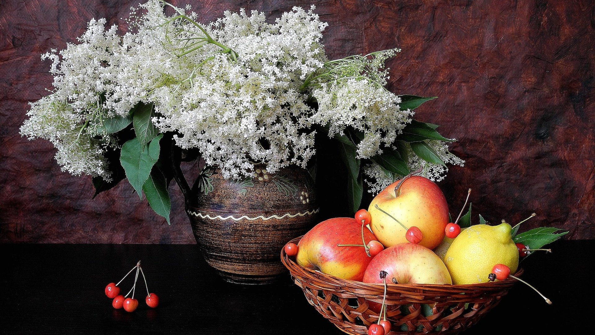 Обои цветы, натюрморт, ягода, фрукты, черешня, лимон, темный фон, яблоко, ваза, flowers, still life, berry, fruit, cherry, lemon, the dark background, apple, vase разрешение 2048x1371 Загрузить