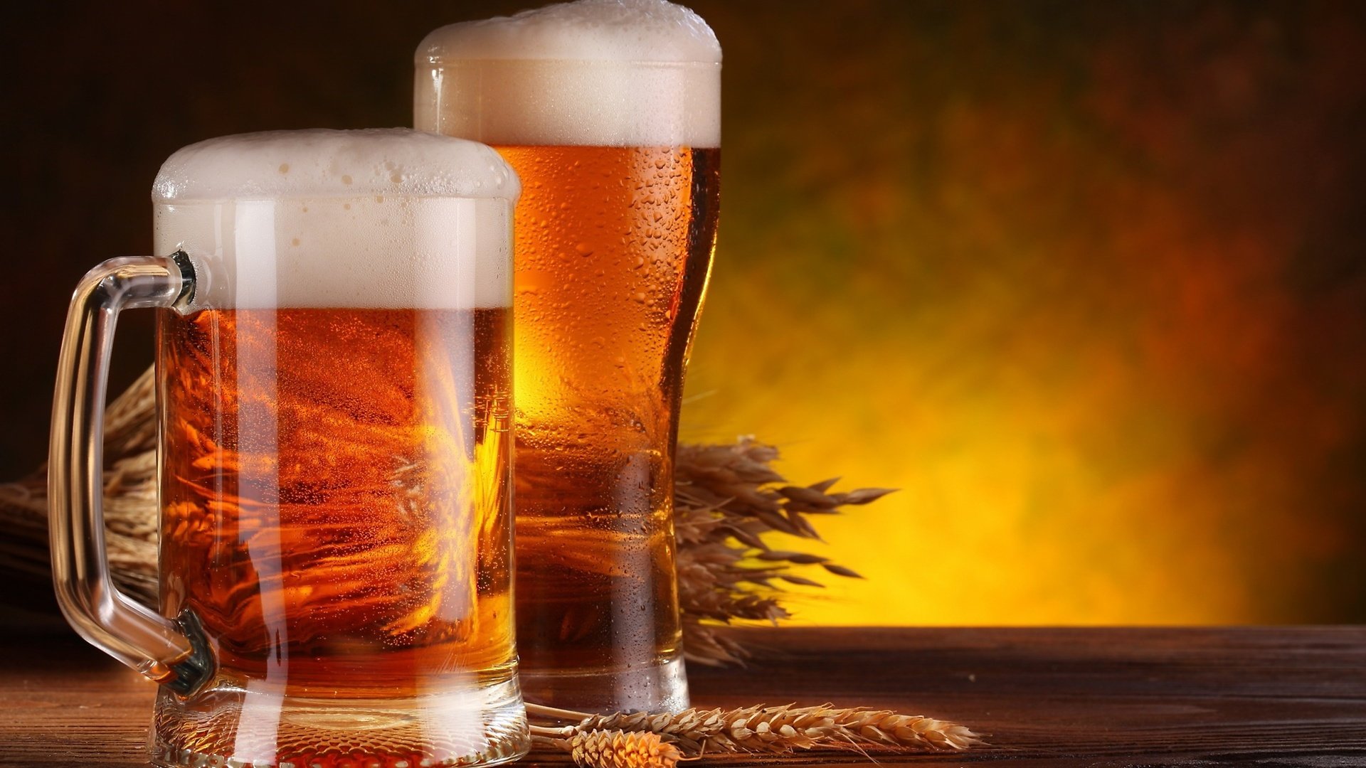 Обои бокалы с пивом и колоски, the glasses with beer and wheat ears разрешение 2560x1440 Загрузить