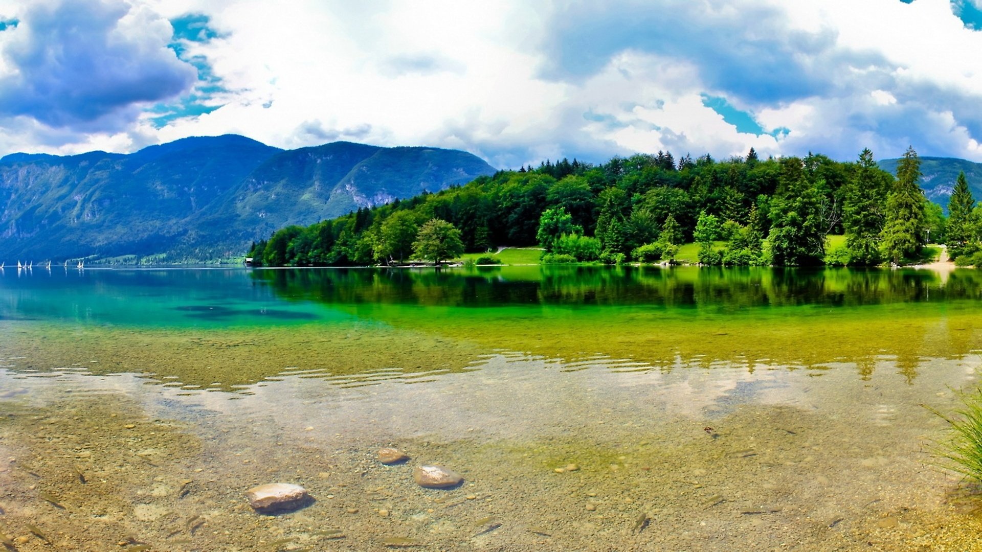 Обои озеро и горы в словении, the lake and mountains in slovenia разрешение 2560x1440 Загрузить