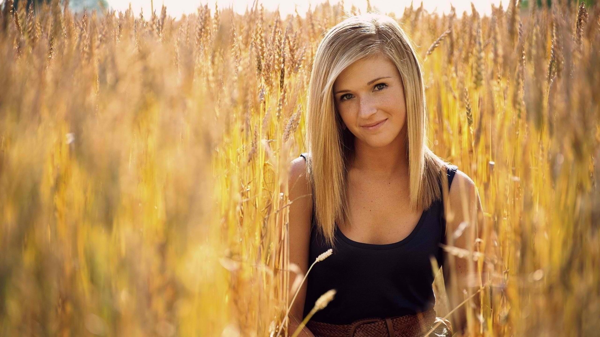 Обои трава, девушка, блондинка, поле, девушки, колосья, красивая, grass, girl, blonde, field, girls, ears, beautiful разрешение 2560x1600 Загрузить