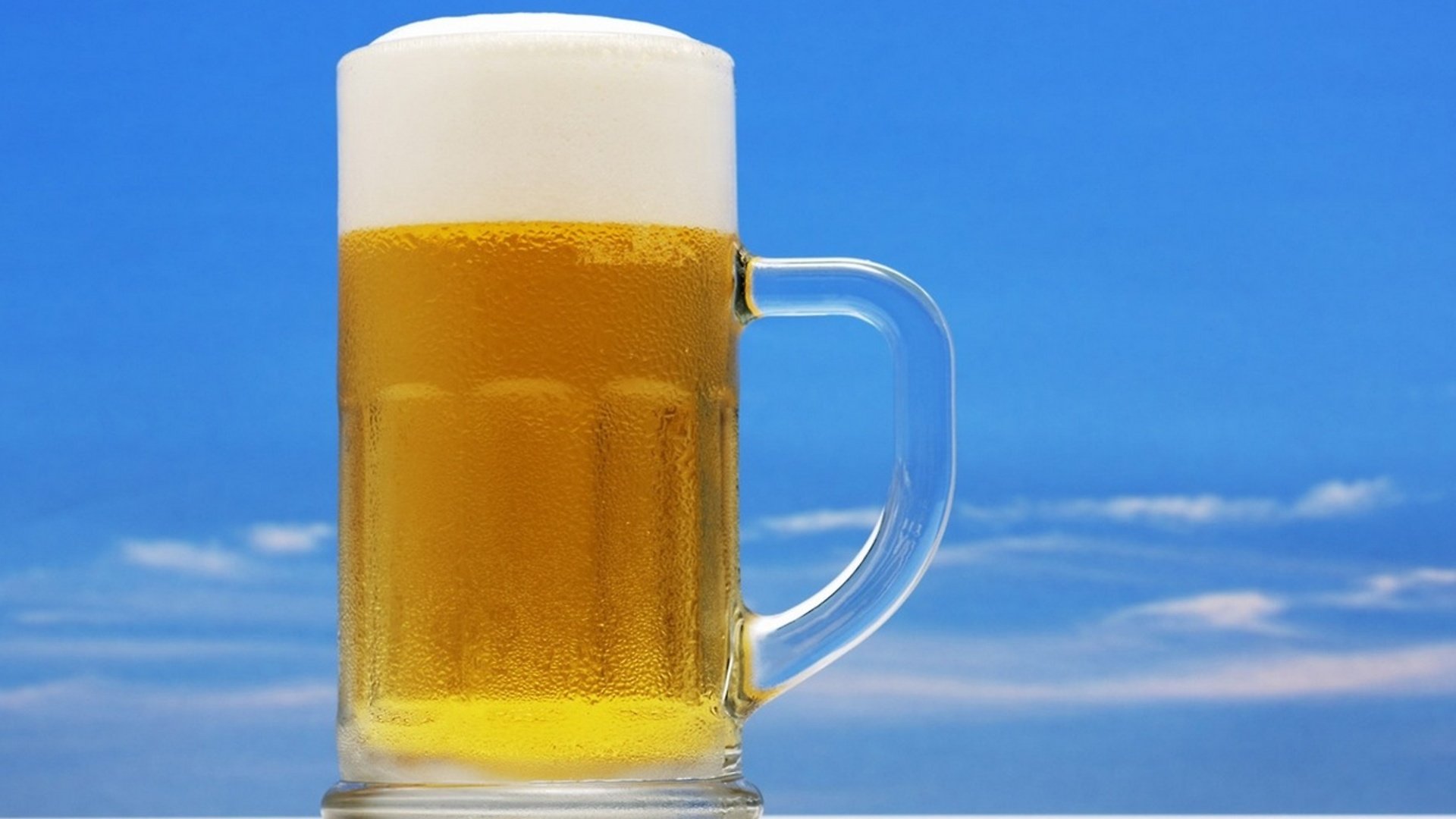 Обои запотевшая кружка с пивом, the frost-coated mug of beer разрешение 2560x1600 Загрузить