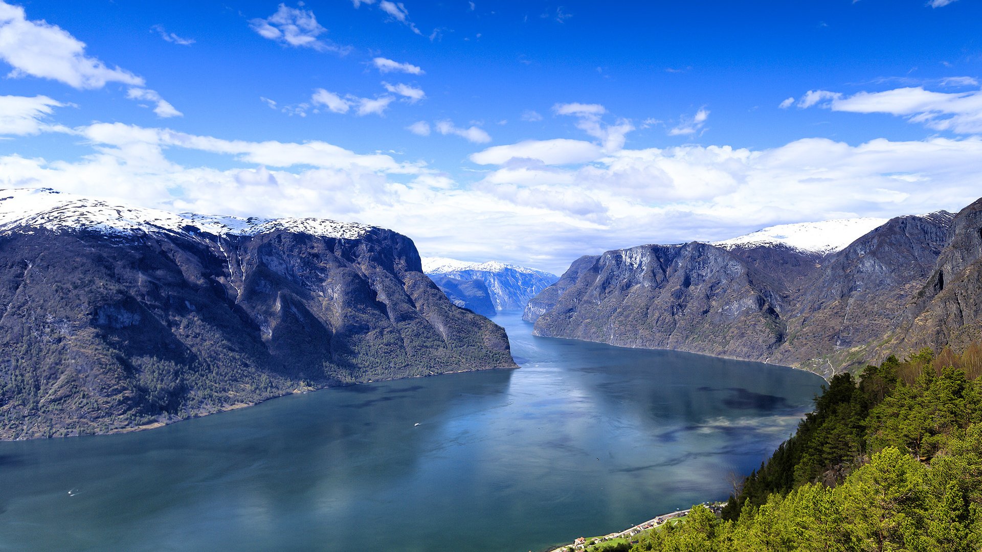 Обои река, горы, пейзаж, норвегия, норвегии, гейрангер-фьорд, the geiranger fjord, geiranger, гейрангер, river, mountains, landscape, norway, ålesund разрешение 1920x1200 Загрузить