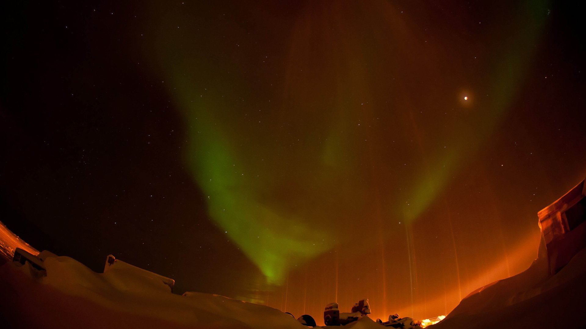 Обои небо, свет, ночь, звезды, луна, северное сияние, the sky, light, night, stars, the moon, northern lights разрешение 1920x1200 Загрузить