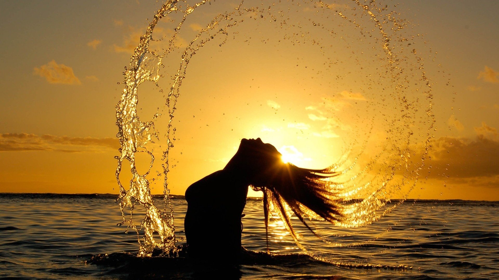 Обои вода, закат, девушка, брызги, волосы, water, sunset, girl, squirt, hair разрешение 1920x1200 Загрузить