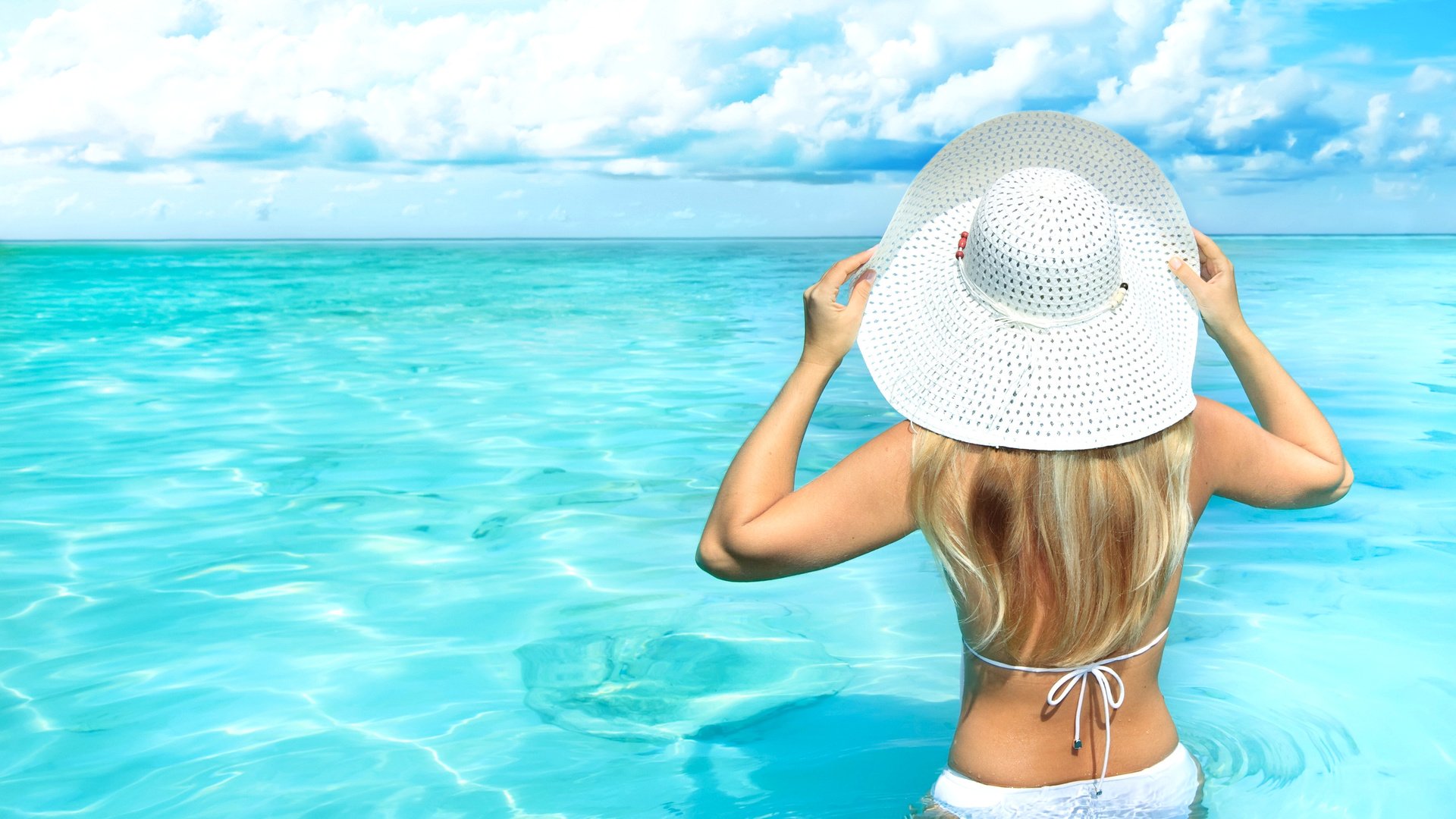 Обои вода, девушка, море, блондинка, шляпа, water, girl, sea, blonde, hat разрешение 2560x1920 Загрузить