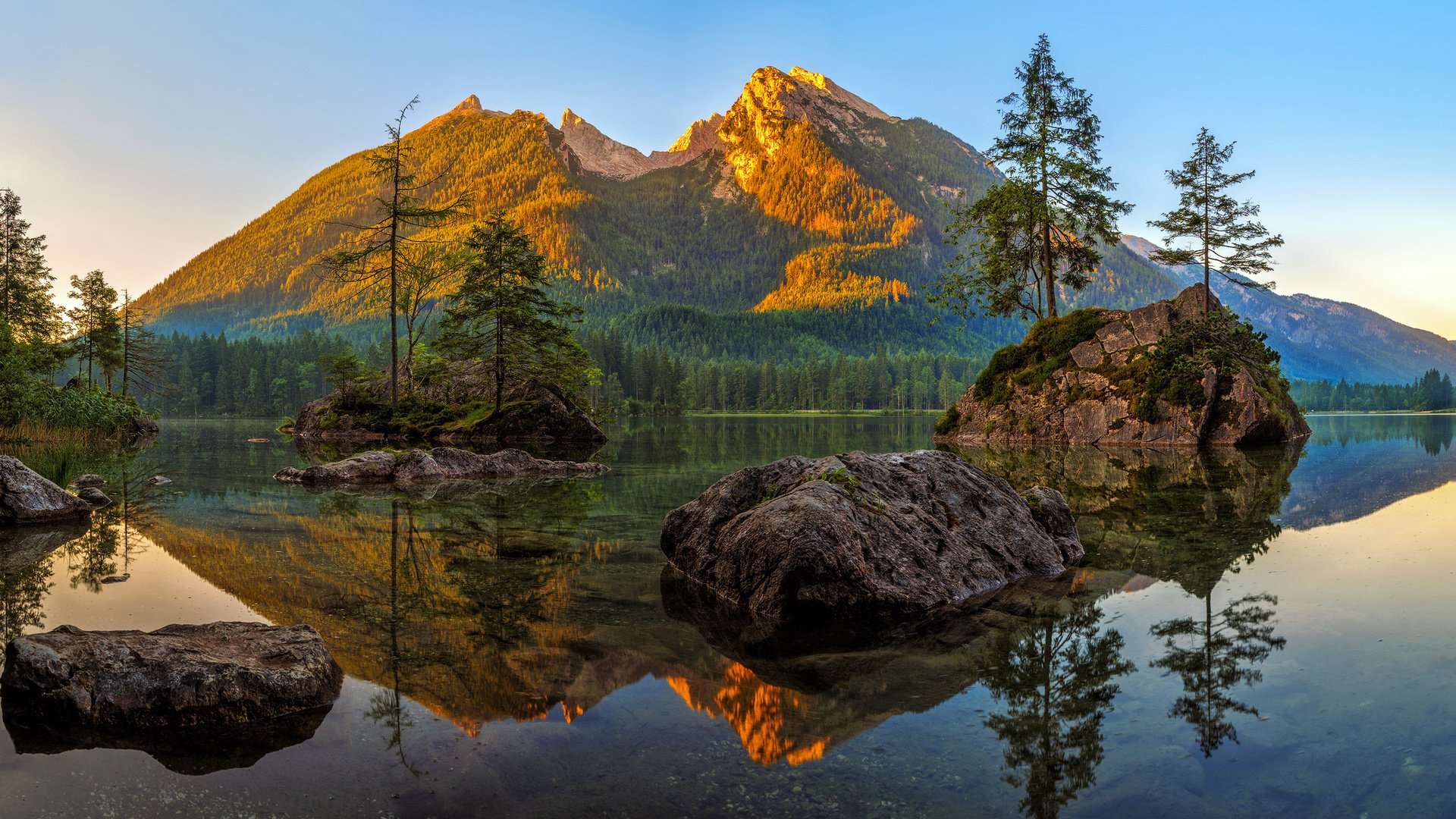 Обои деревья, бавария, озеро, берхтесгаденские альпы, горы, hintersee and hochkalter, скалы, камни, лес, германия, островки, trees, bayern, lake, berchtesgaden alps, mountains, rocks, stones, forest, germany, islands разрешение 2048x1295 Загрузить