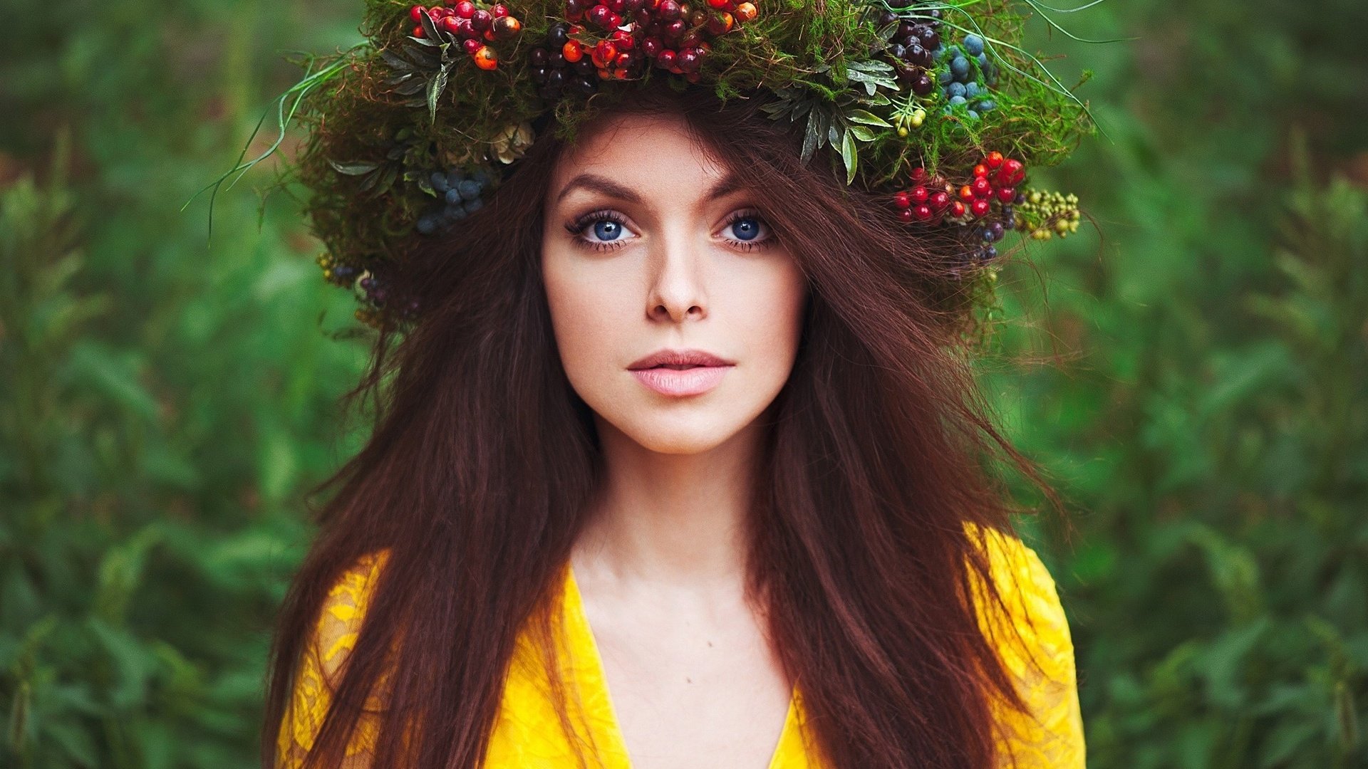 Обои портрет, лето, ягоды, венок, мария, portrait, summer, berries, wreath, maria разрешение 2048x1392 Загрузить