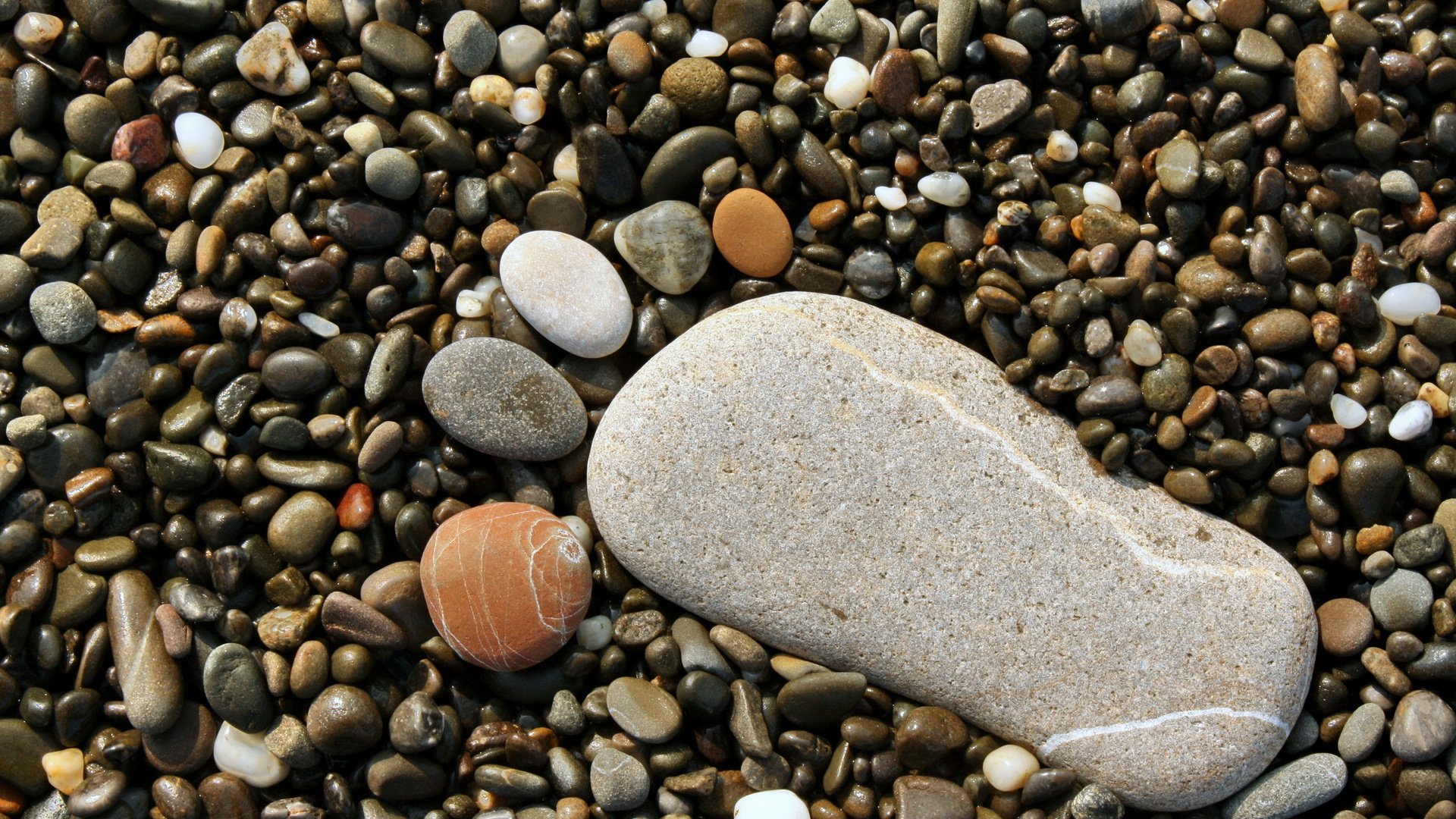 Обои камни, галька, нога, след, ступня, stones, pebbles, leg, trail, foot разрешение 2560x1600 Загрузить