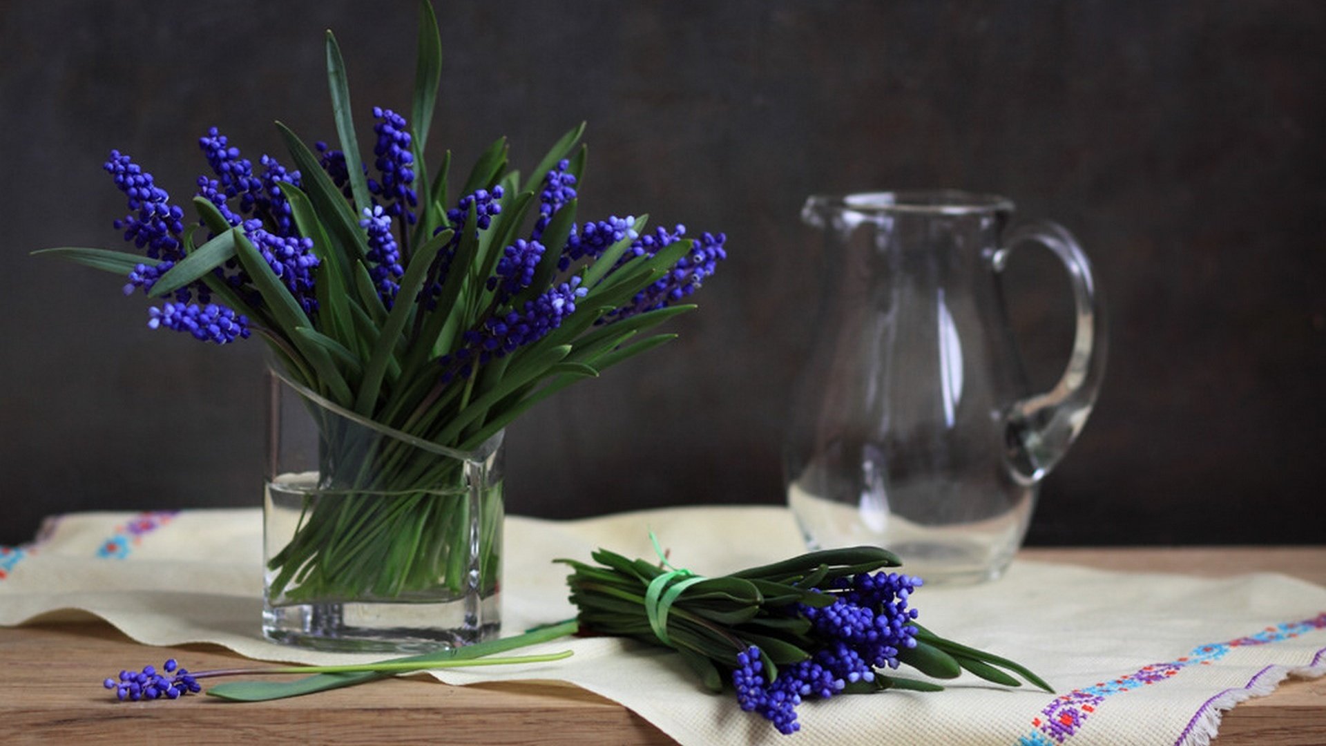 Обои цветы, букет, синие, натюрморт, мускари, flowers, bouquet, blue, still life, muscari разрешение 1920x1281 Загрузить