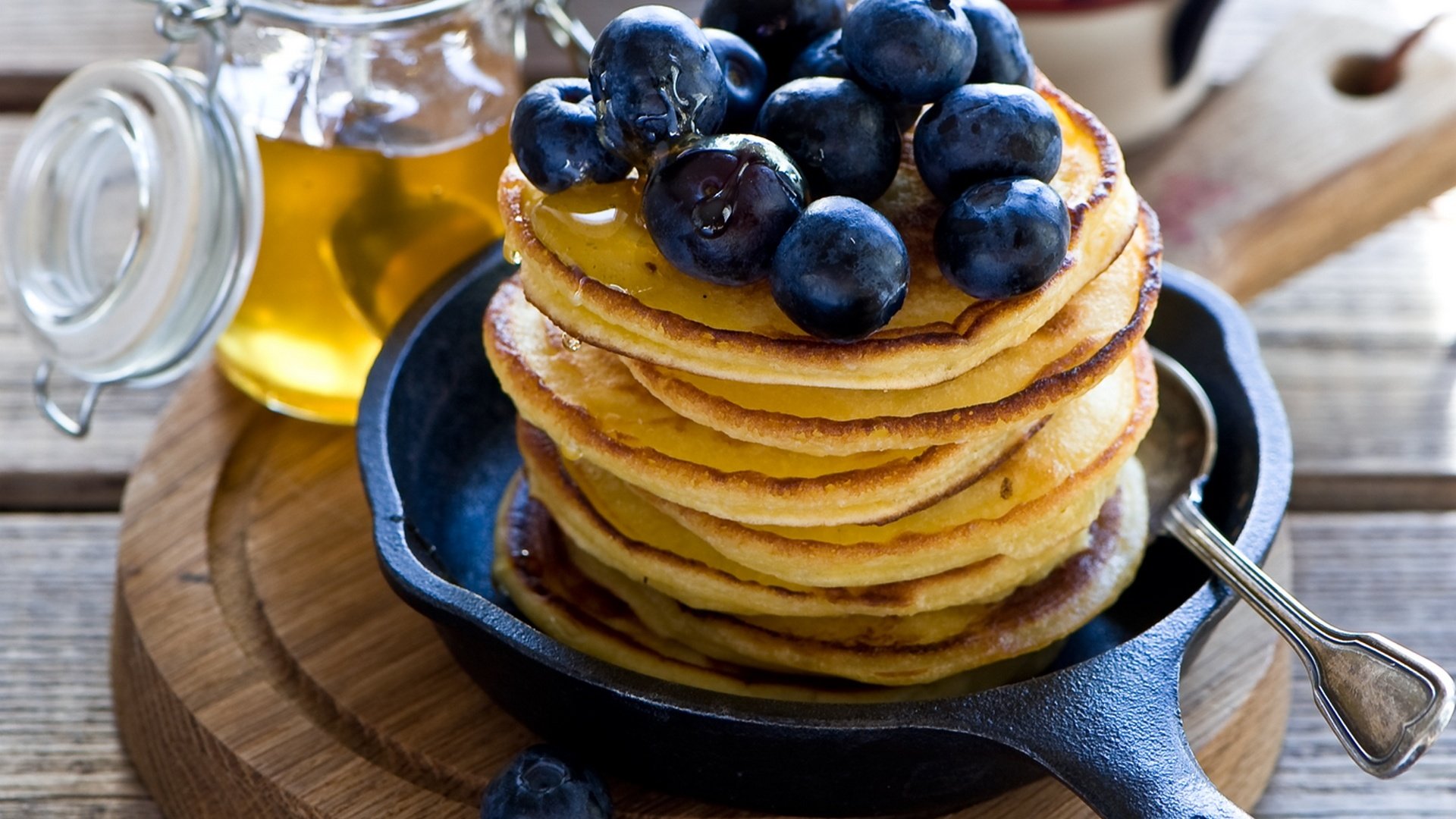 Обои черника, мед, блинчики, блины, оладьи, anna verdina, блинчики.мед, blueberries, honey, pancakes, pancakes.honey разрешение 1920x1280 Загрузить