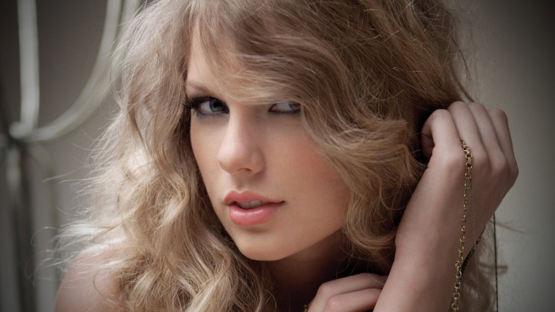 Обои блондинка, взгляд, лицо, певица, тейлор свифт, blonde, look, face, singer, taylor swift разрешение 1920x1200 Загрузить