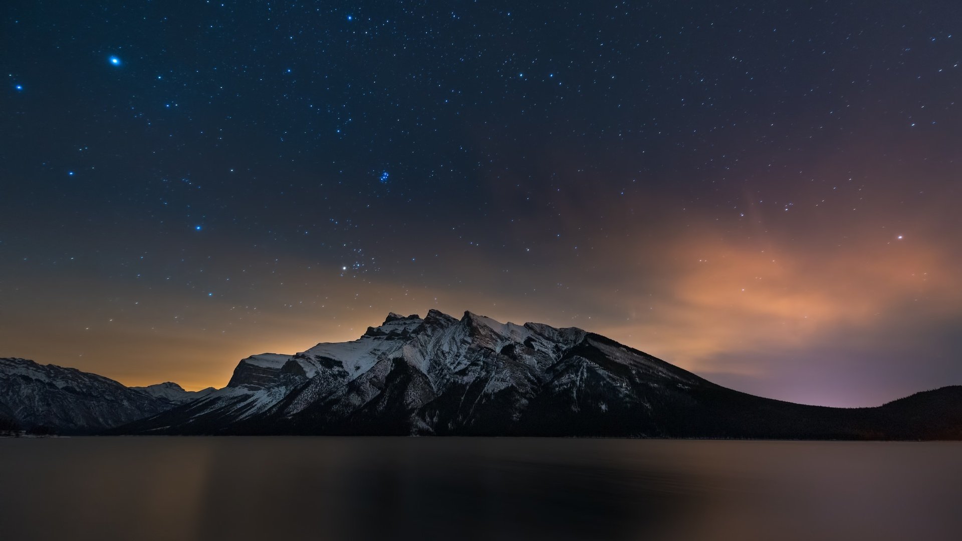 Обои небо, свет, озеро, горы, отражение, звезды, зеркало, the sky, light, lake, mountains, reflection, stars, mirror разрешение 2048x1314 Загрузить