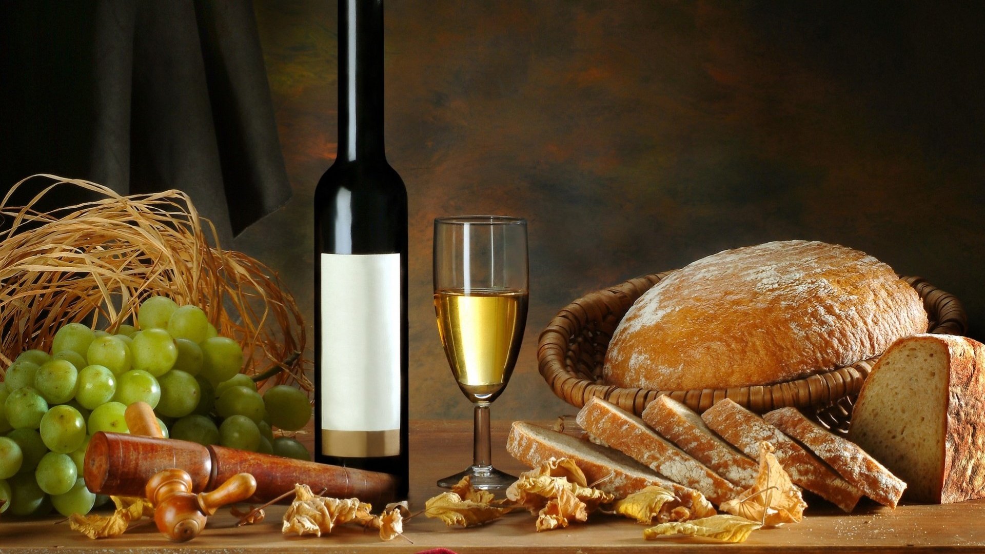 Обои листья, виноград, бокал, хлеб, вино, белое, бутылка, leaves, grapes, glass, bread, wine, white, bottle разрешение 1920x1546 Загрузить