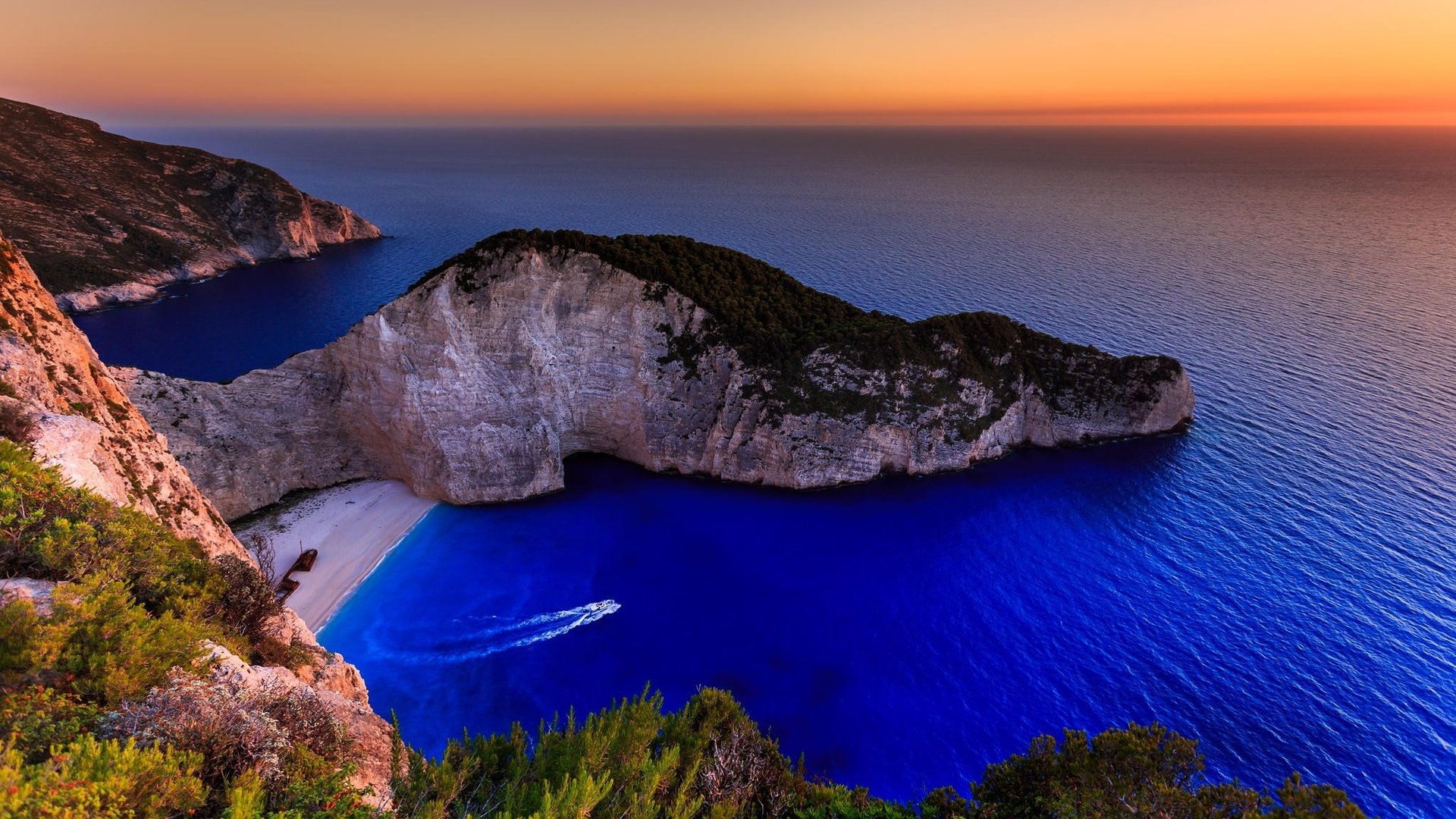 Обои скалы, море, пляж, остров, греция, ionian islands, navagio, rocks, sea, beach, island, greece разрешение 2048x1365 Загрузить