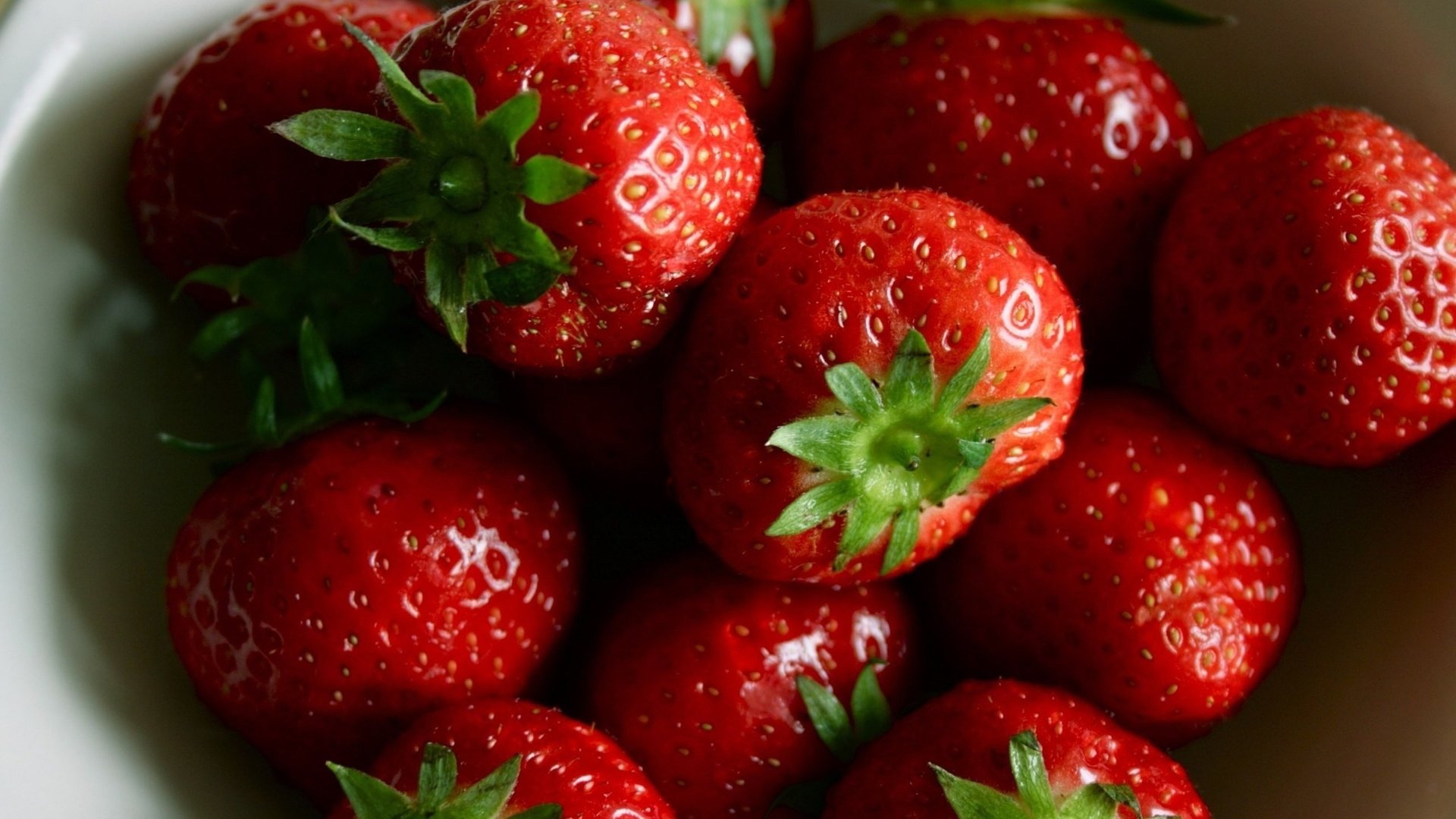 Обои клубника, ягоды, миска, арелка, strawberry, berries, bowl, anelka разрешение 2560x1600 Загрузить