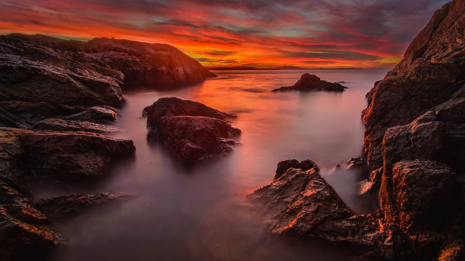 Обои небо, облака, скалы, камни, закат, море, the sky, clouds, rocks, stones, sunset, sea разрешение 2048x1367 Загрузить