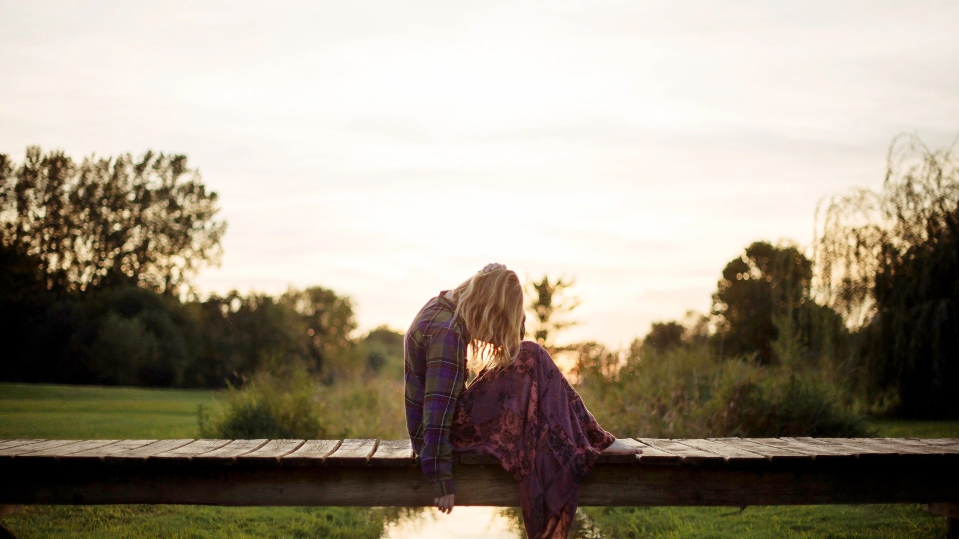 Обои вода, девушка, настроение, блондинка, мост, water, girl, mood, blonde, bridge разрешение 2560x1709 Загрузить