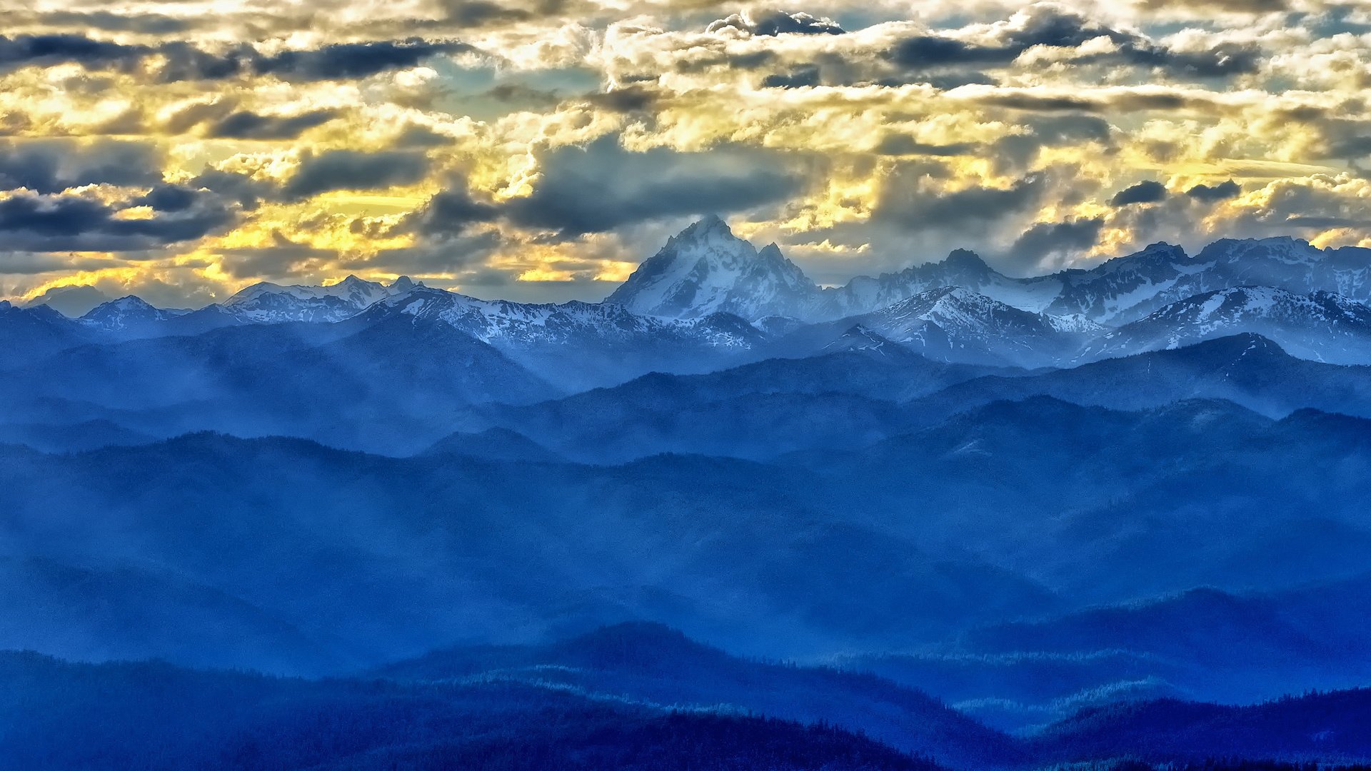 Обои облака, горы, вид, пик, гряда, clouds, mountains, view, peak, ridge разрешение 1920x1300 Загрузить