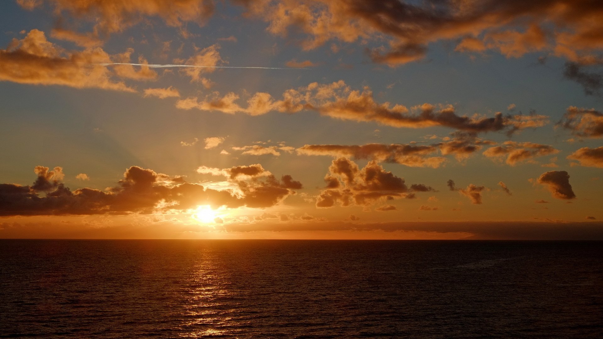 Обои солнце, море, горизонт, облака. закат, the sun, sea, horizon, cloud. sunset разрешение 3000x2000 Загрузить