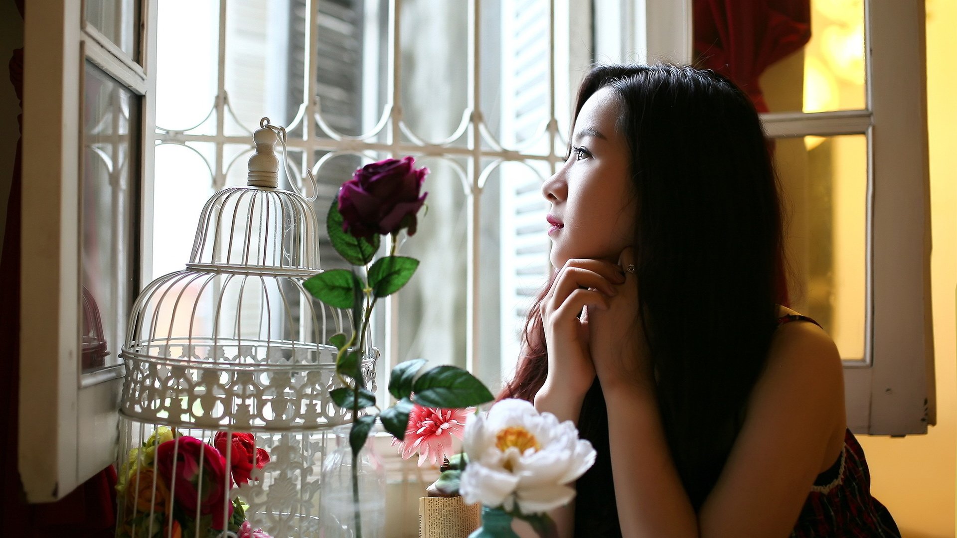 Обои девушка, фон, окно, азиатка, girl, background, window, asian разрешение 2047x1291 Загрузить