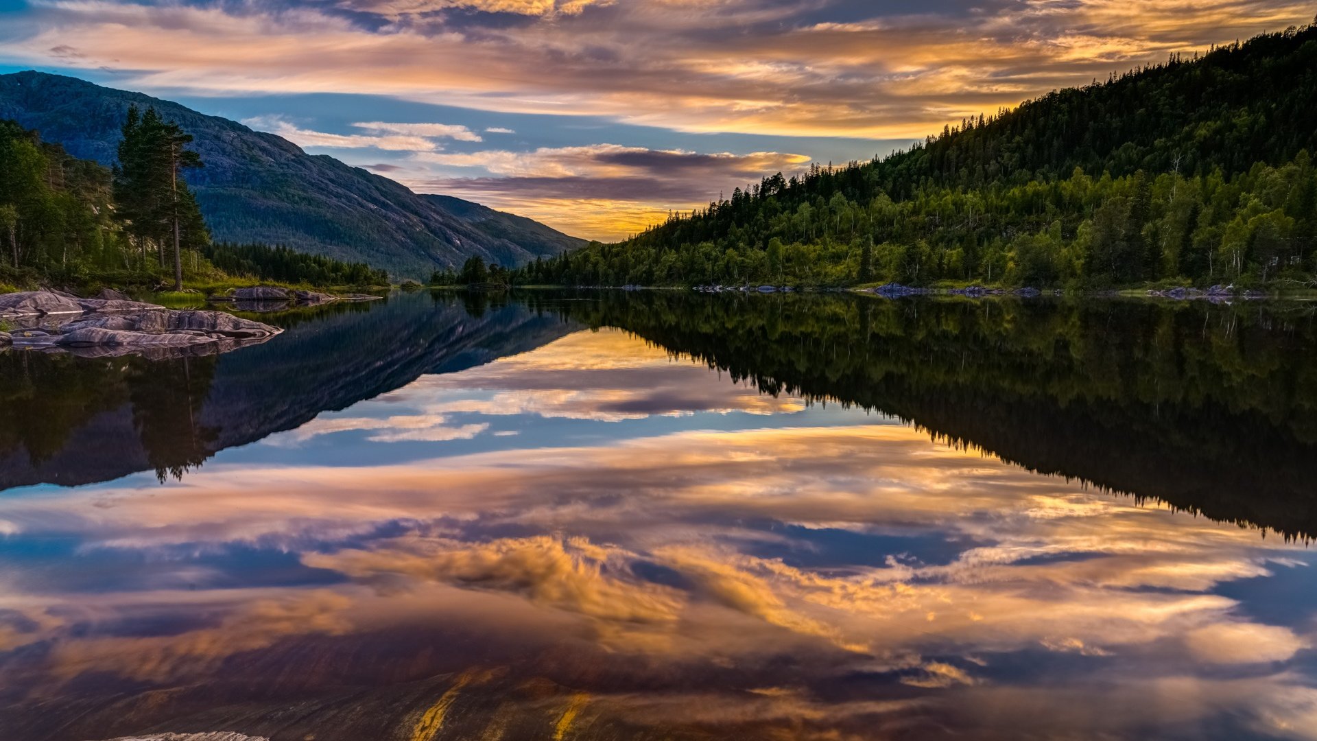 Обои небо, облака, река, горы, природа, лес, закат, отражение, the sky, clouds, river, mountains, nature, forest, sunset, reflection разрешение 1920x1200 Загрузить