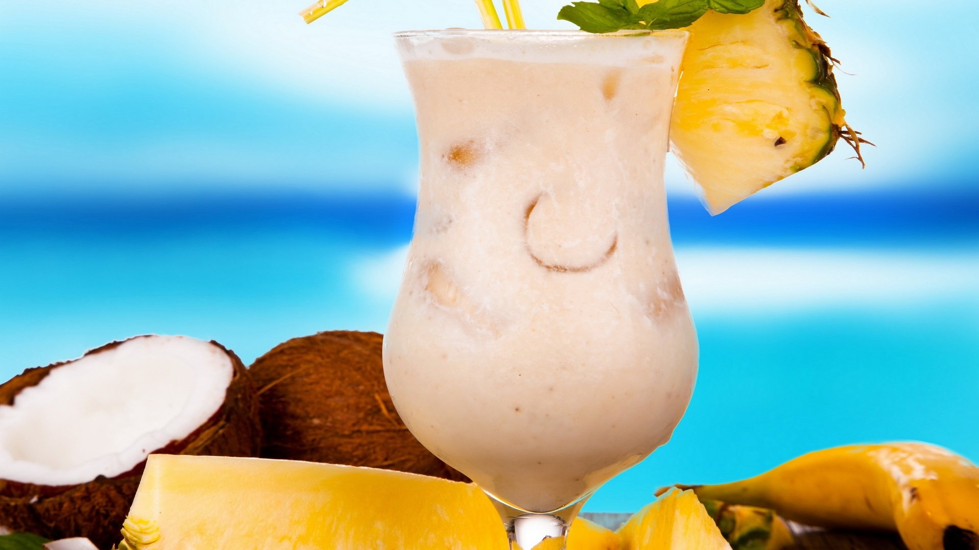 Обои пляж, летнее, молочный коктейль, лето, фрукты, коктейль, плоды, тропический, кокос, ананас, тропическая, beach, milkshake, summer, fruit, cocktail, tropical, coconut, pineapple разрешение 2880x2560 Загрузить