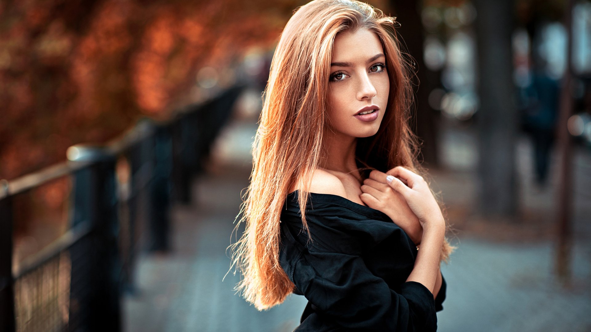 Обои девушка, взгляд, осень, плечи, шатенка, lods franck, girl, look, autumn, shoulders, brown hair разрешение 2048x1365 Загрузить