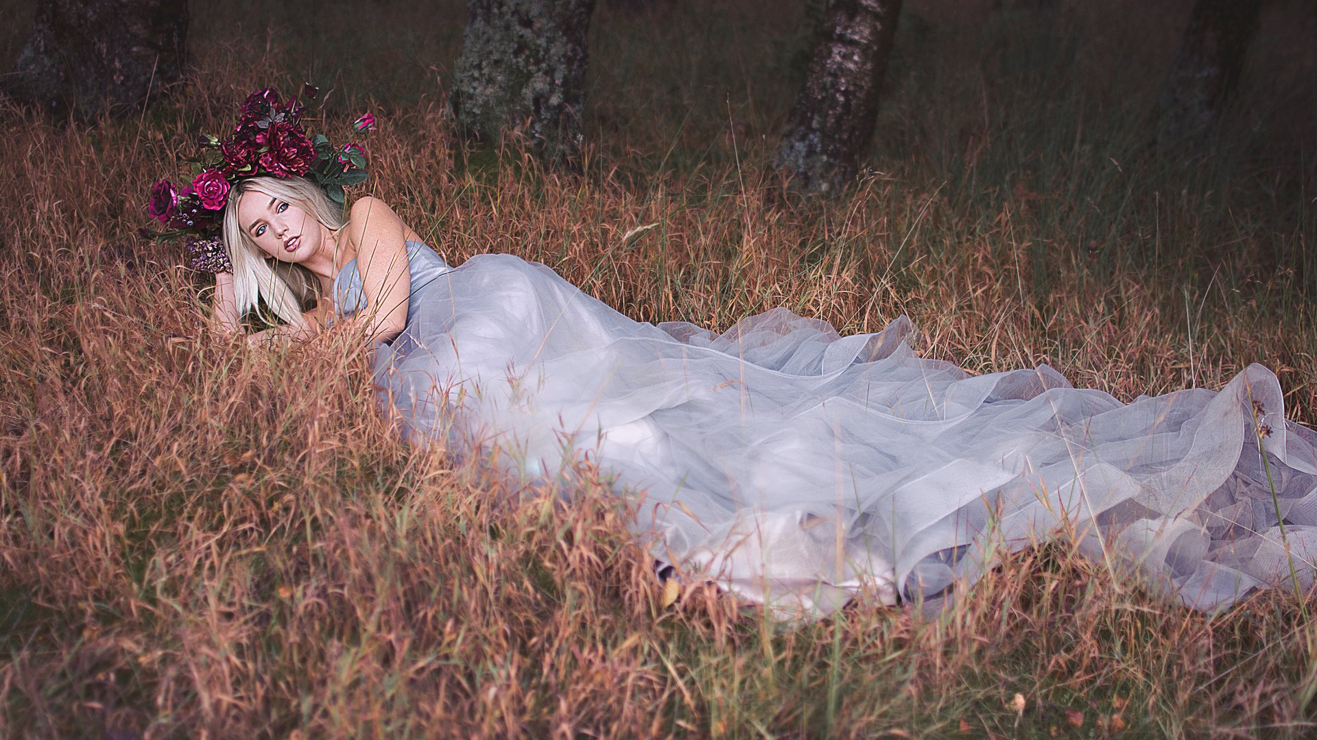 Обои платье, венок, невеста, lauren hallworth, dress, wreath, the bride разрешение 2048x1365 Загрузить