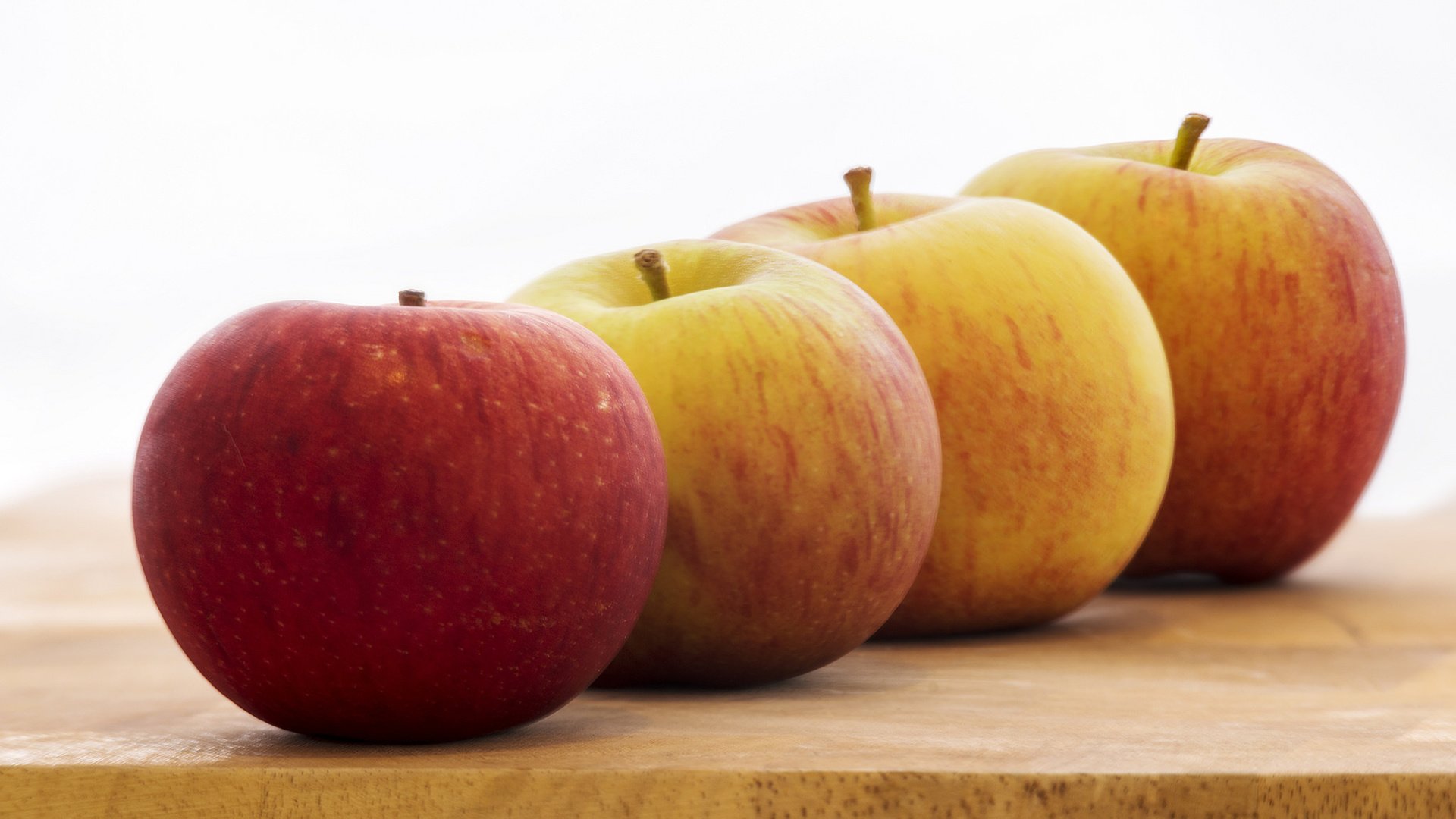 Обои фон, фрукты, яблоки, background, fruit, apples разрешение 2048x1369 Загрузить